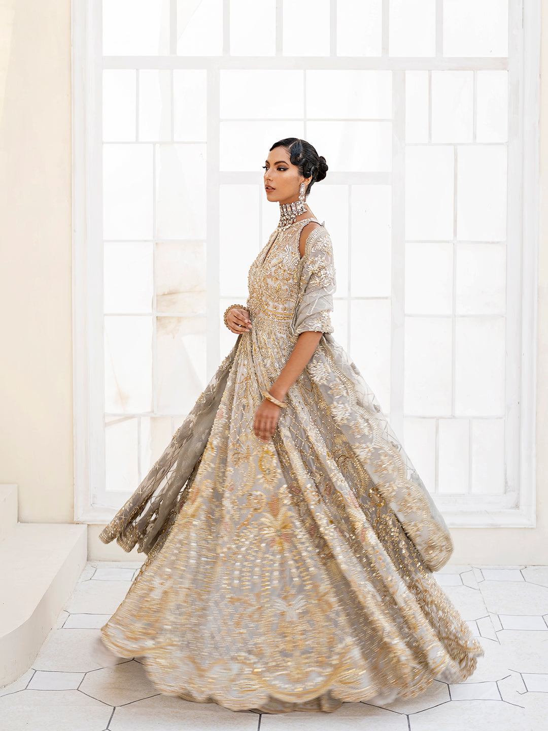 https://cdn.shopify.com/s/files/1/0523/4327/5696/products/Taara-bridal-iceblue-mysie-3.jpg?v=1757938785