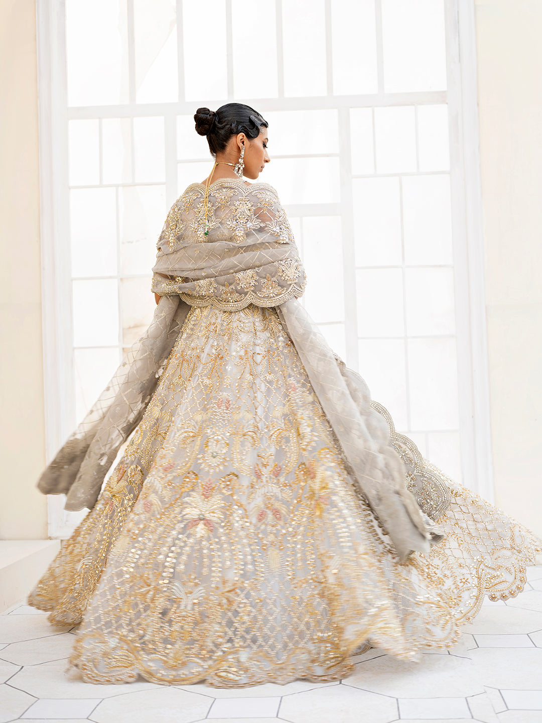 https://cdn.shopify.com/s/files/1/0523/4327/5696/products/Taara-bridal-iceblue-mysie-4.jpg?v=1757938803