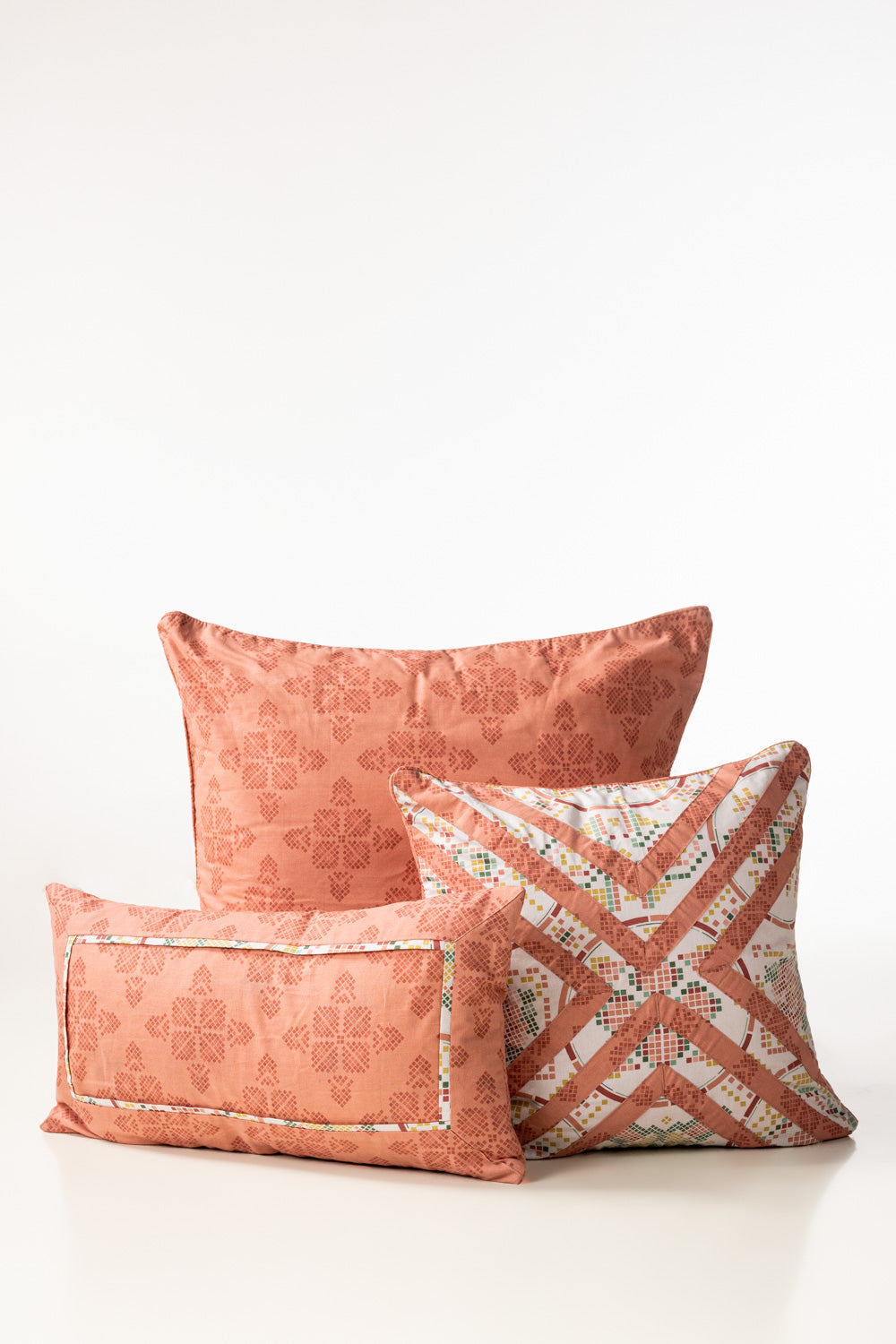 https://cdn.shopify.com/s/files/1/0706/3253/8159/files/Tapestry-Flora-T-150-Deck-Cushion-Cover-gulahmed-front_4.jpg?v=1759329921