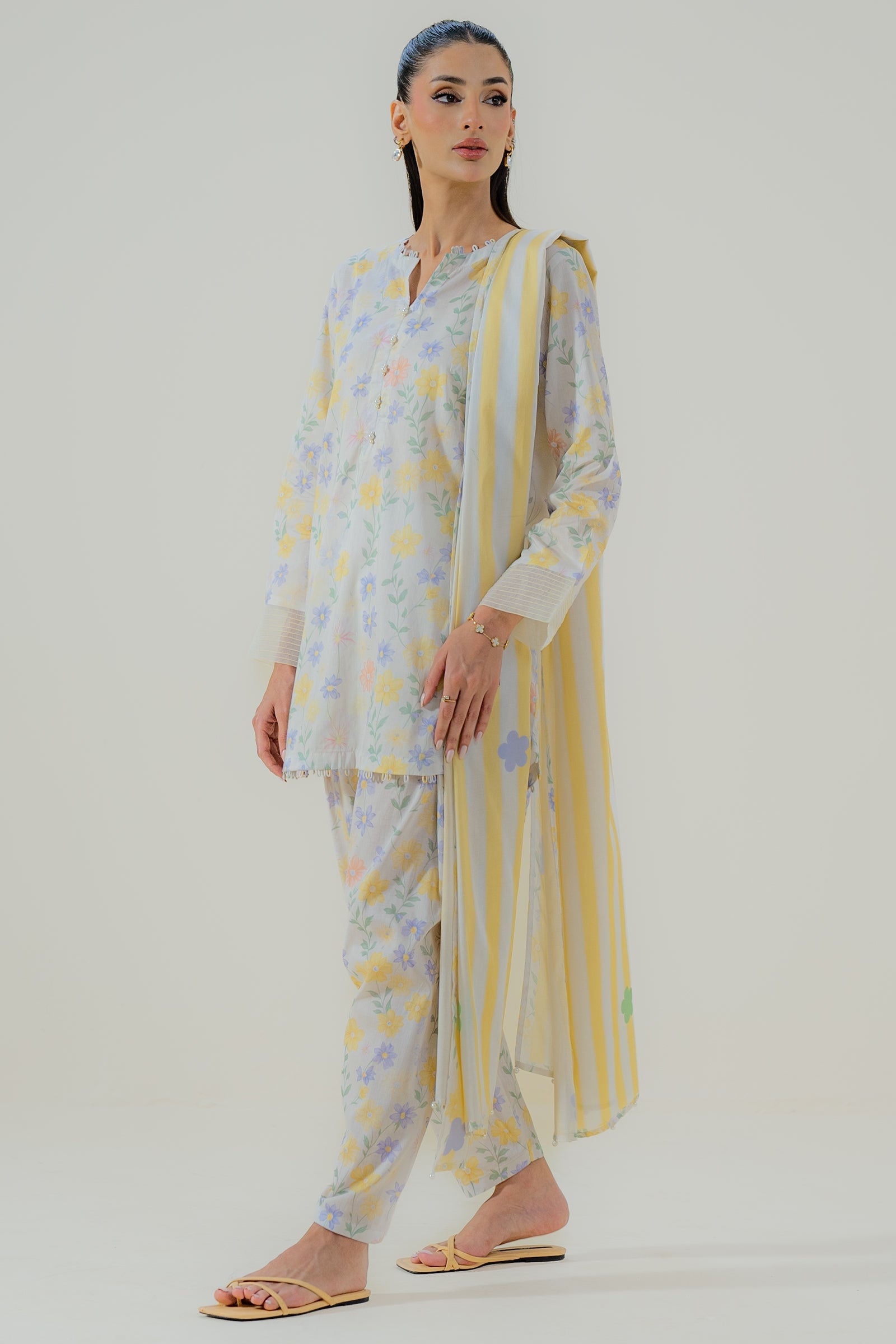 https://cdn.shopify.com/s/files/1/0568/3308/1529/files/U00762-WHT-3.jpg?v=1781251405