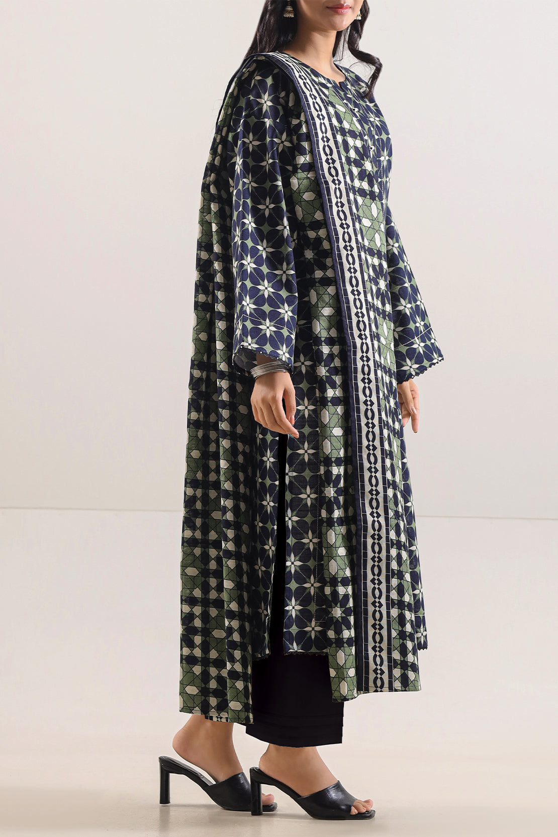 Unstitched Printed Cotton Khaddar 3 Piece117043