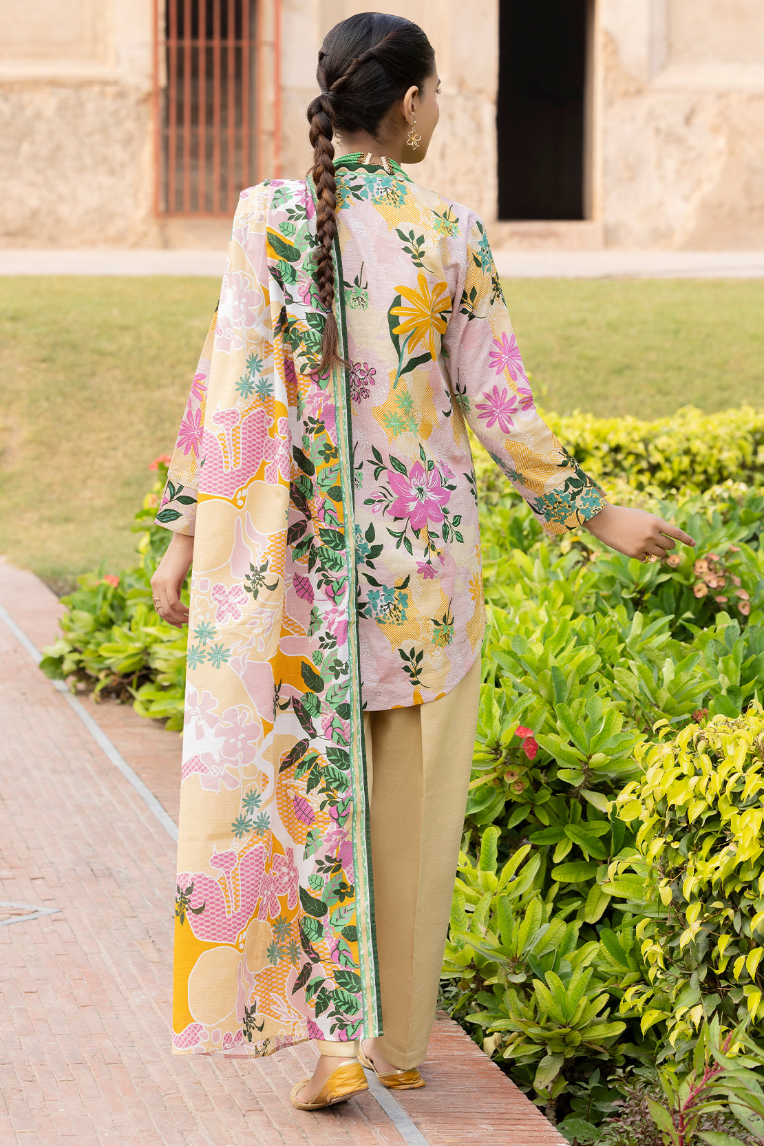 Unstitched Printed 3 Piece – in Lawn & Khaddar117048