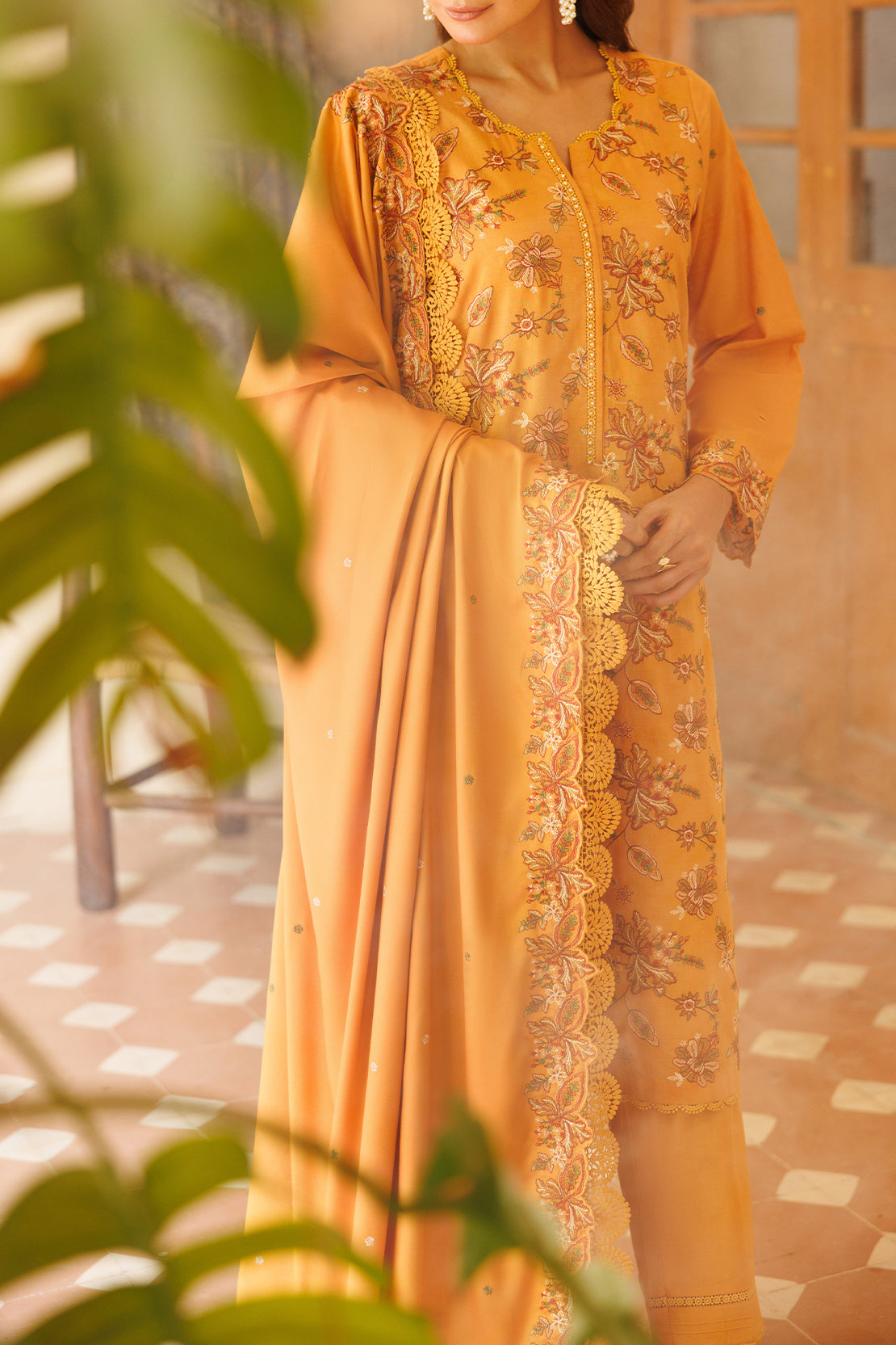 Unstitched Embroidered Arabic Linen 3 Piece115967