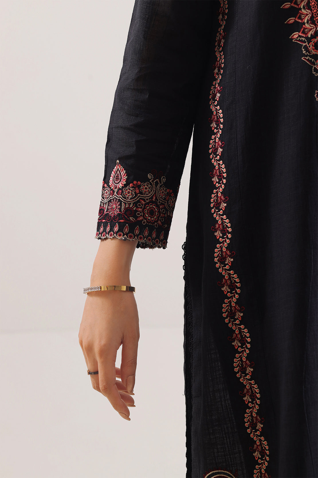 Unstitched Solid Embroidered Cotton Khaddar 3 Piece120612