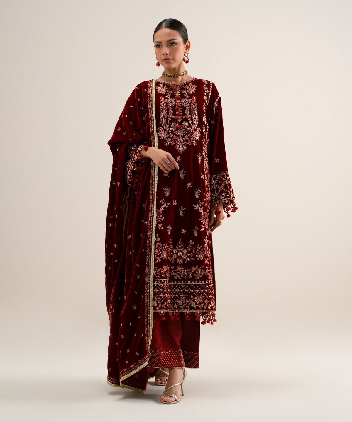 3 Piece - Embroidered Velvet Suit U3PELXS26V84