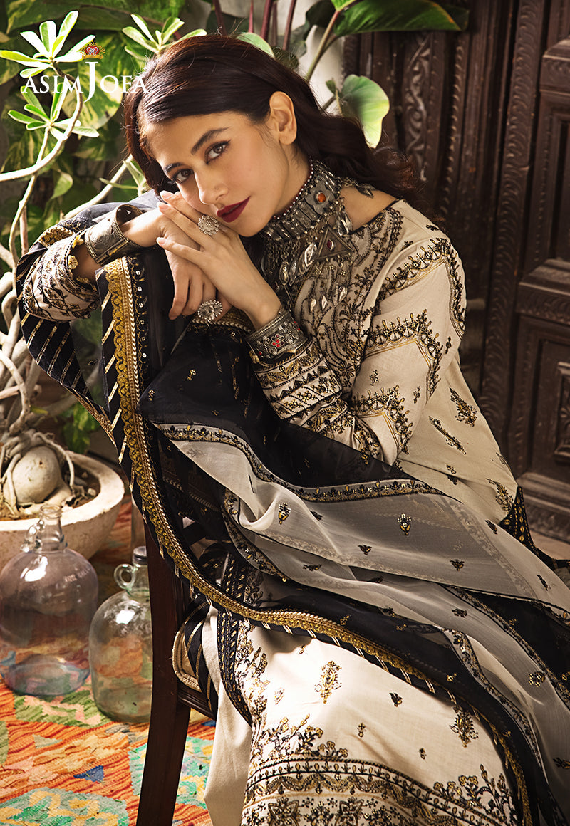AJLR-18 EMBROIDERED LAWN 3 PCS
