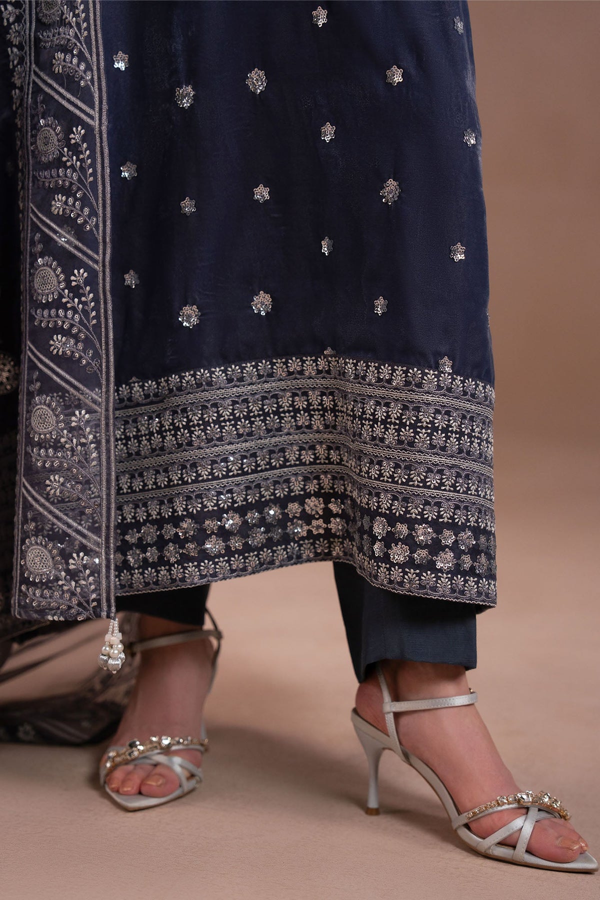 CHARCOAL GRACE- 4PC VELVET EMBROIDERED SUIT