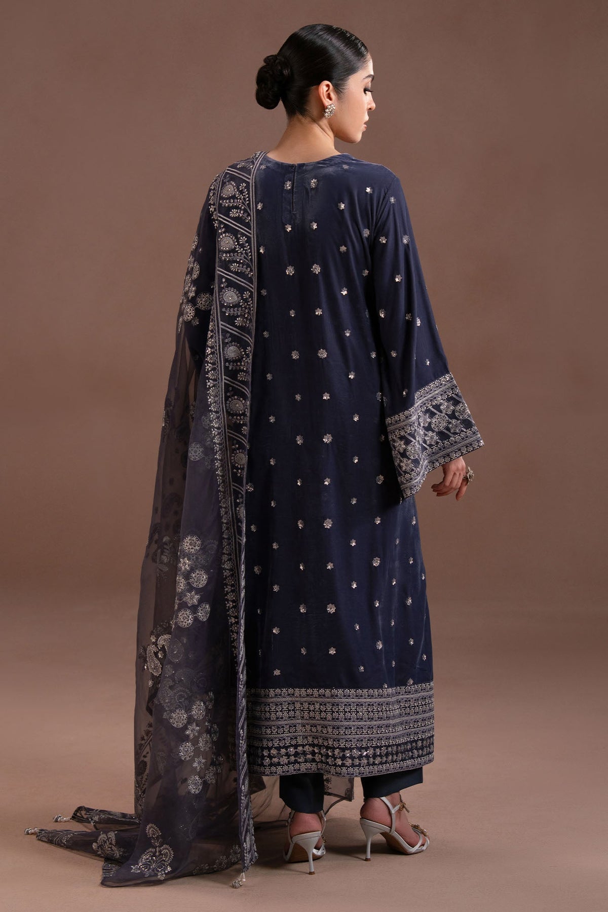 CHARCOAL GRACE- 4PC VELVET EMBROIDERED SUIT