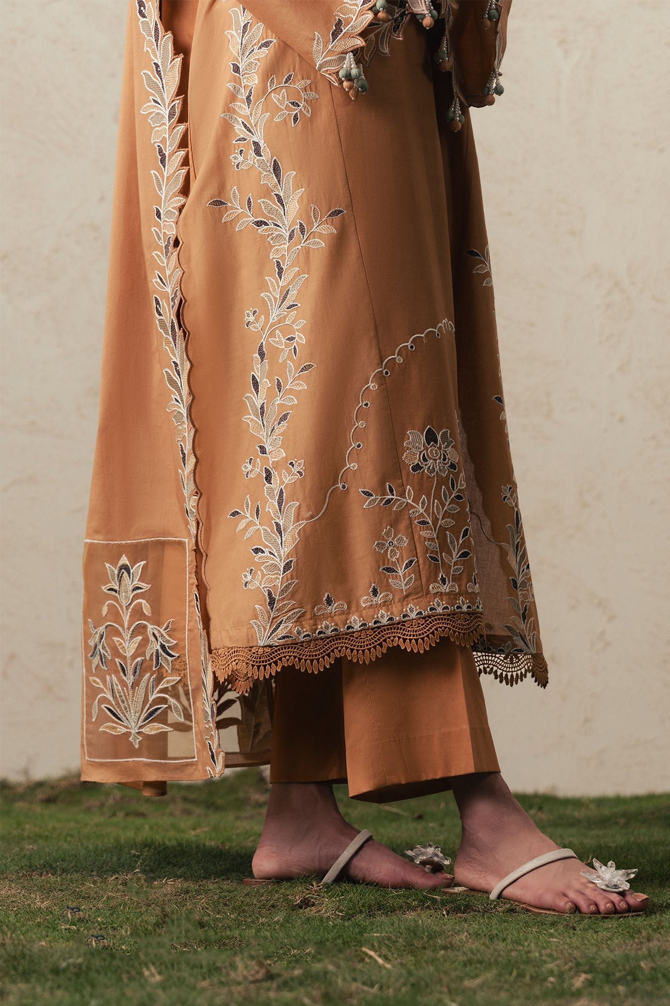 AMBER DUNE-3PC EMBROIDERED SUIT