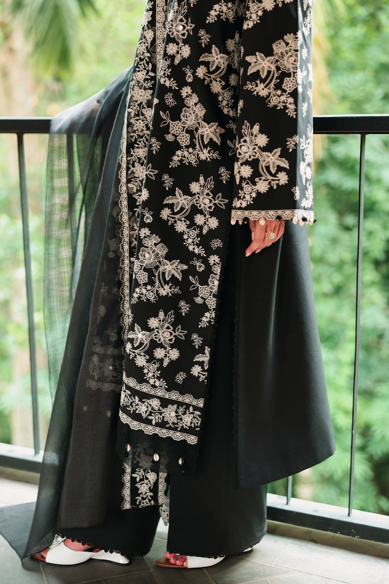 OBSIDIAN BLOOM-3PC EMBROIDERED LAWN SUIT