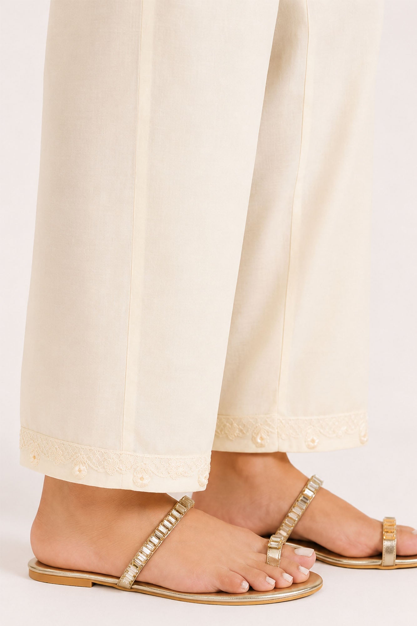 EMBROIDERED FITTED PANTS 3