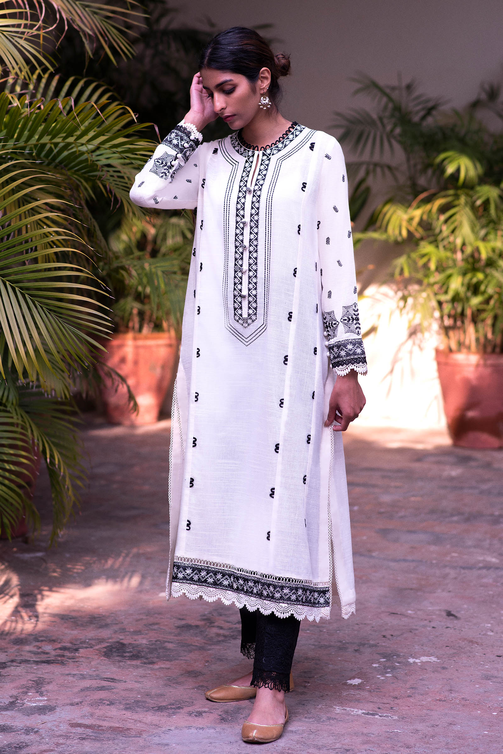 https://cdn.shopify.com/s/files/1/0081/0283/8329/products/Untitled-1_0002_AAP_3911_dc5ceb46-0fe2-4faa-b302-82ed03bca0a5.jpg?v=1652972914