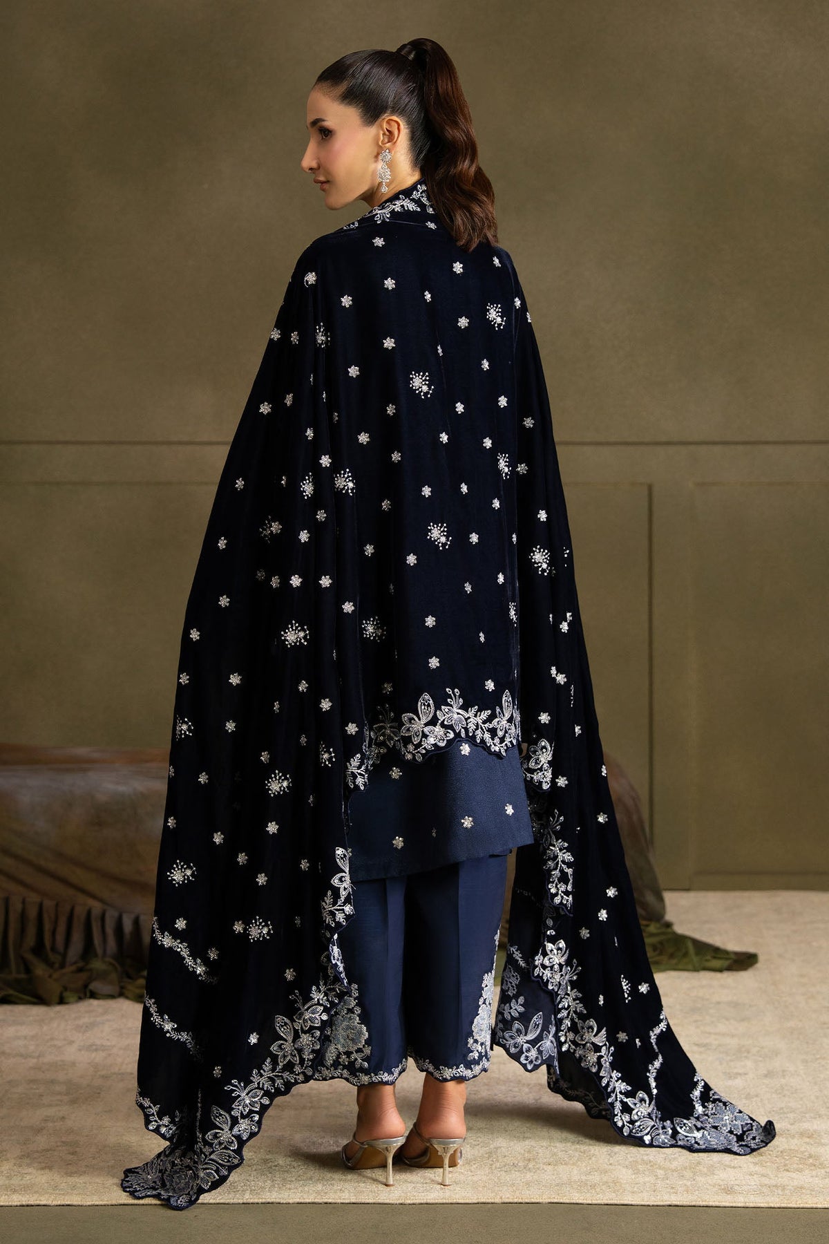 SPARKLING FLEUR-3PC FANCY YARN EMBROIDERED SUIT