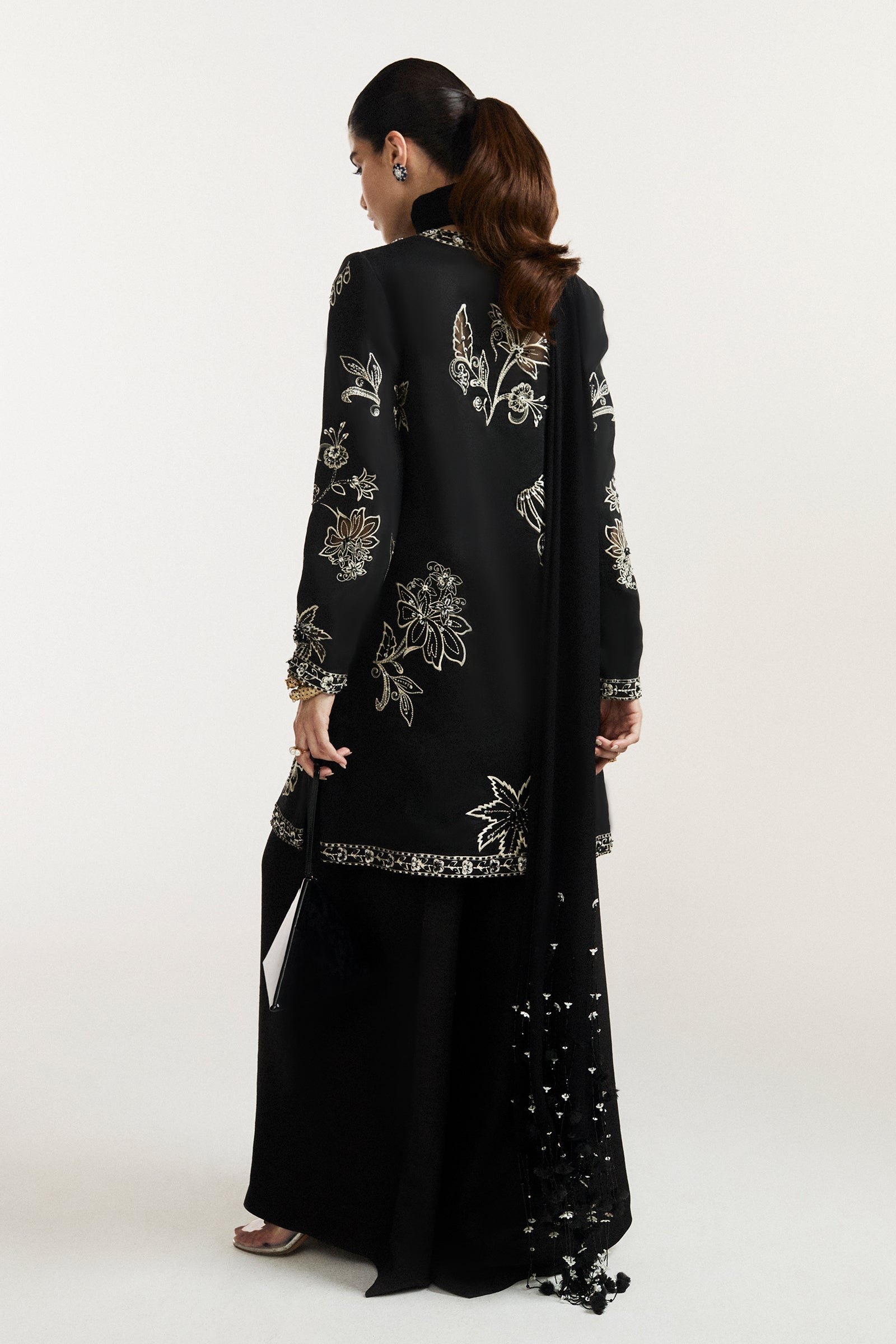 https://cdn.shopify.com/s/files/1/1678/4755/files/Untitled-1_0028_ZahaSS250916copy2.jpg?v=1742553265