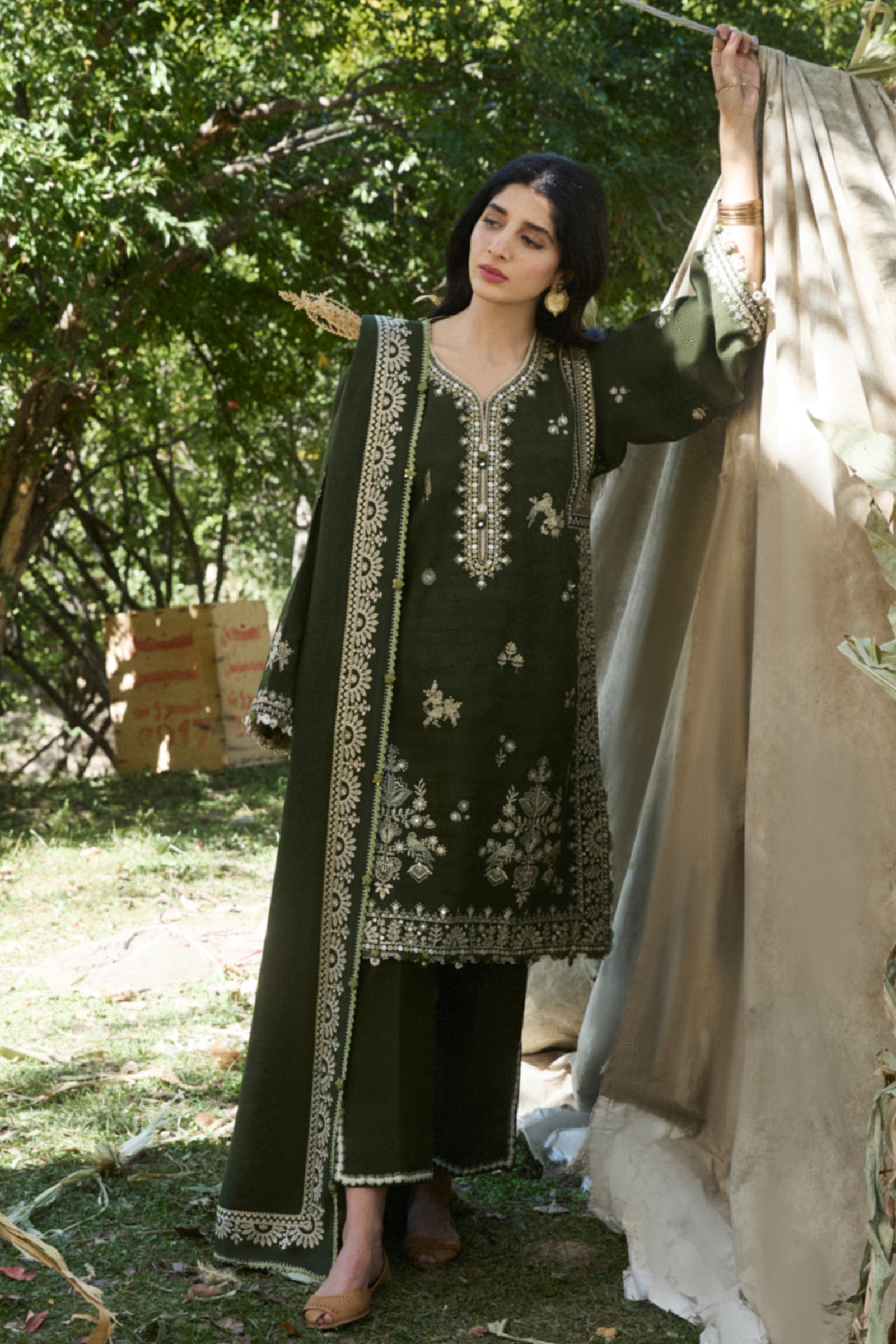 https://cdn.shopify.com/s/files/1/0081/0283/8329/files/Untitled-1_0076_ZahaAW2429413copy.jpg?v=1731656468