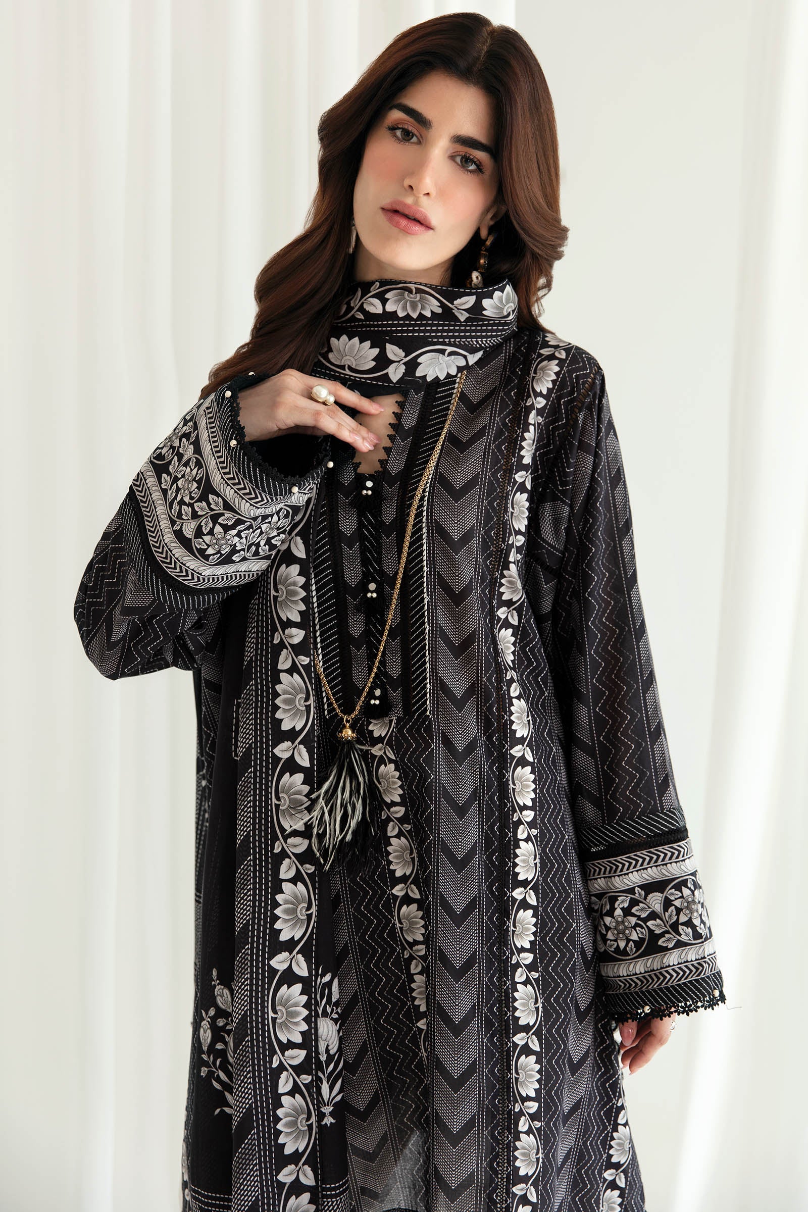 https://cdn.shopify.com/s/files/1/0081/0283/8329/files/Untitled-2_0035_1O9A1499.jpg?v=1690982979