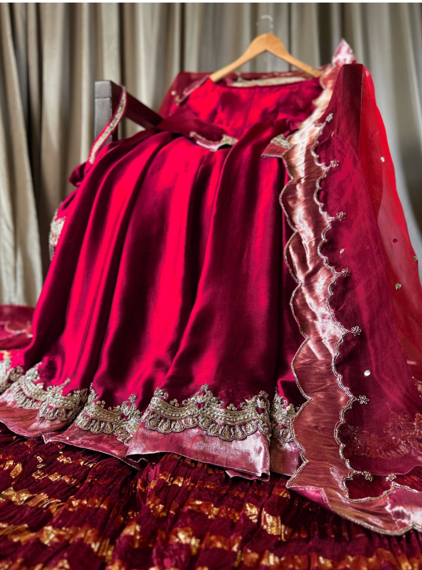 Husn- Naaz Kalidar