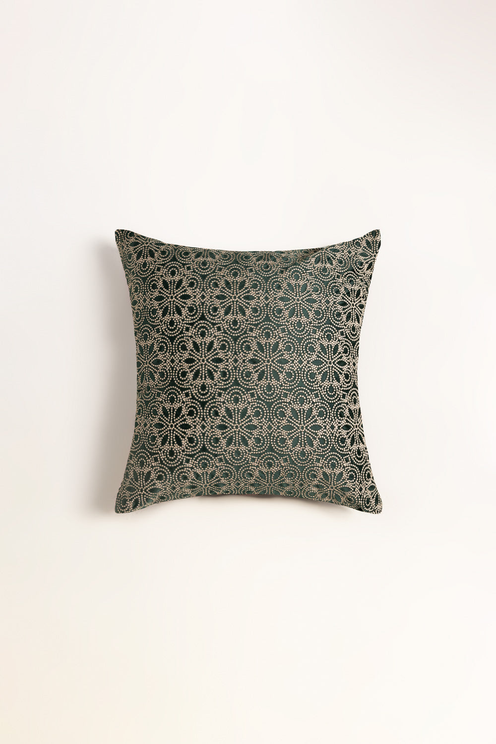 Vec -26-17 Velvet Embroidered Cushion Cover