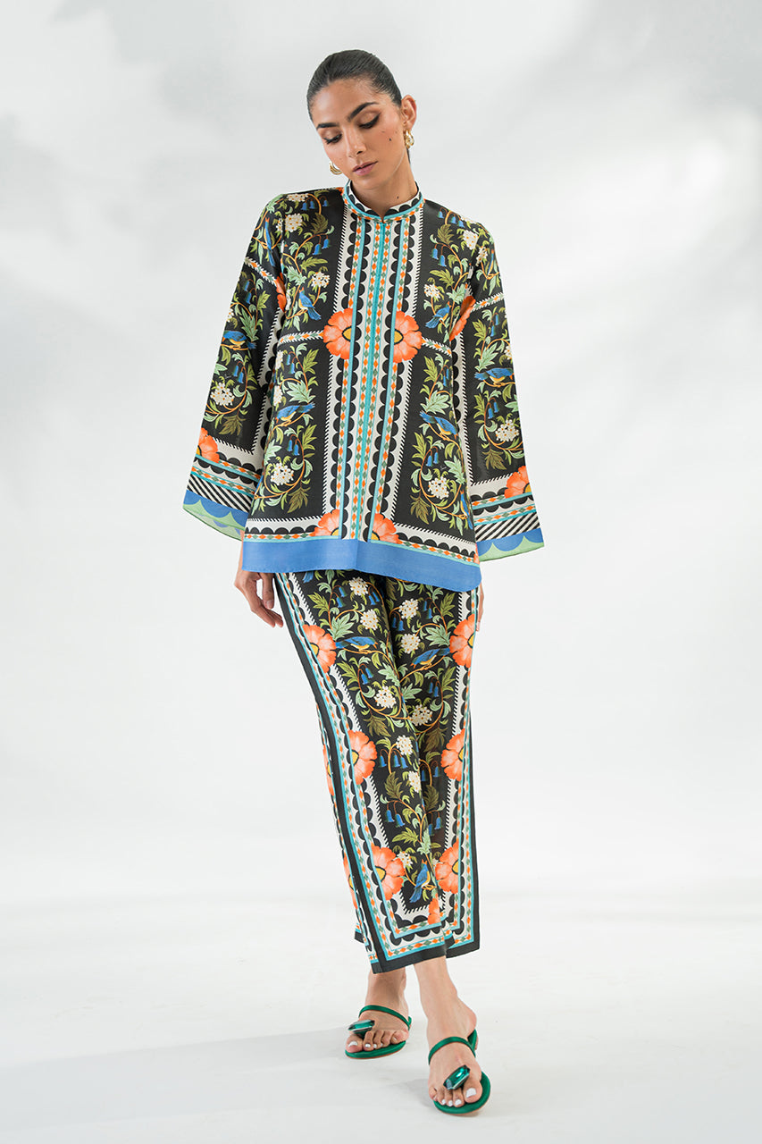 https://cdn.shopify.com/s/files/1/0588/3661/5221/files/Val_A_casual.jpg?v=1751622752