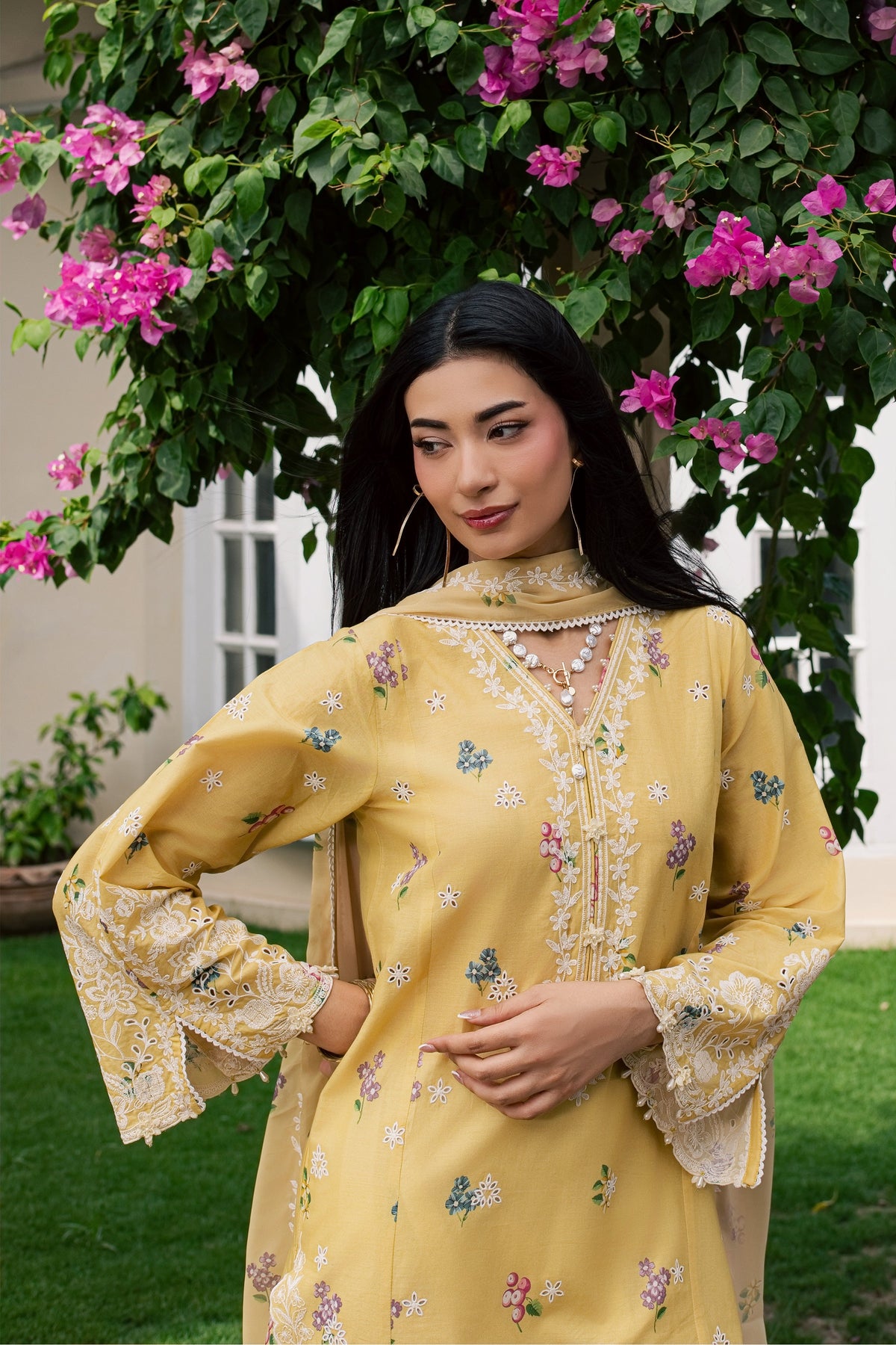 Vard 3Pc - Luxury Embroidered Lawn