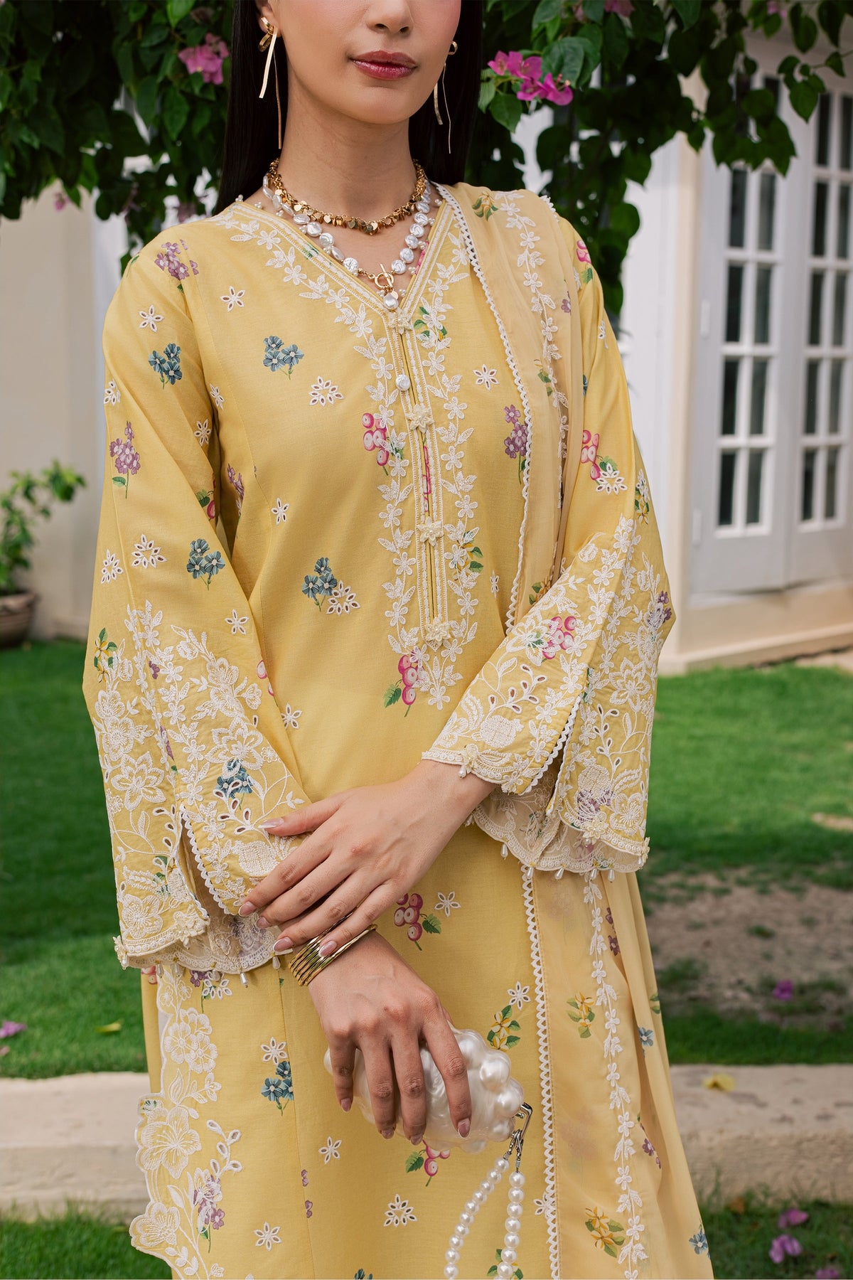 Vard 3Pc - Luxury Embroidered Lawn
