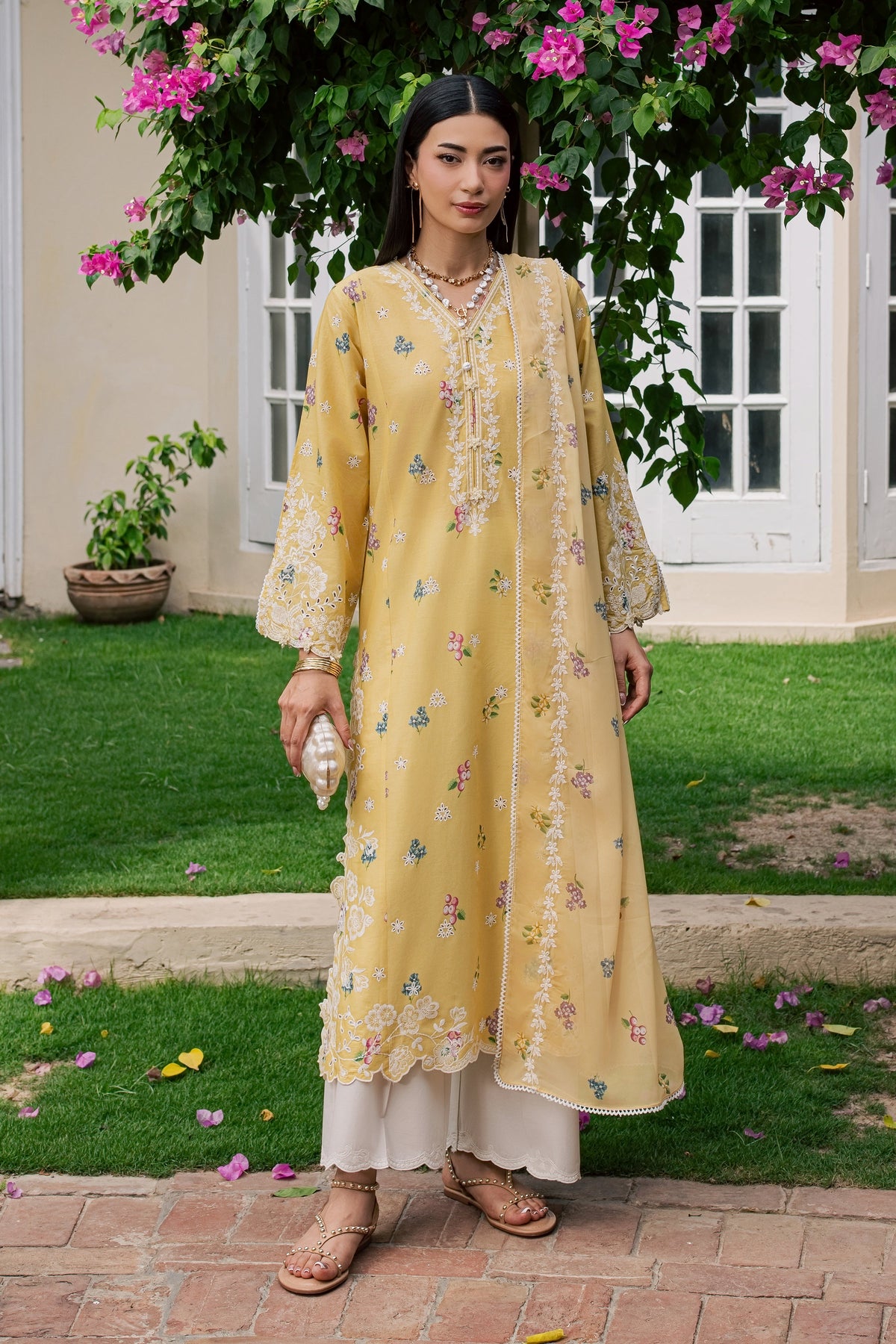 Vard 3Pc - Luxury Embroidered Lawn