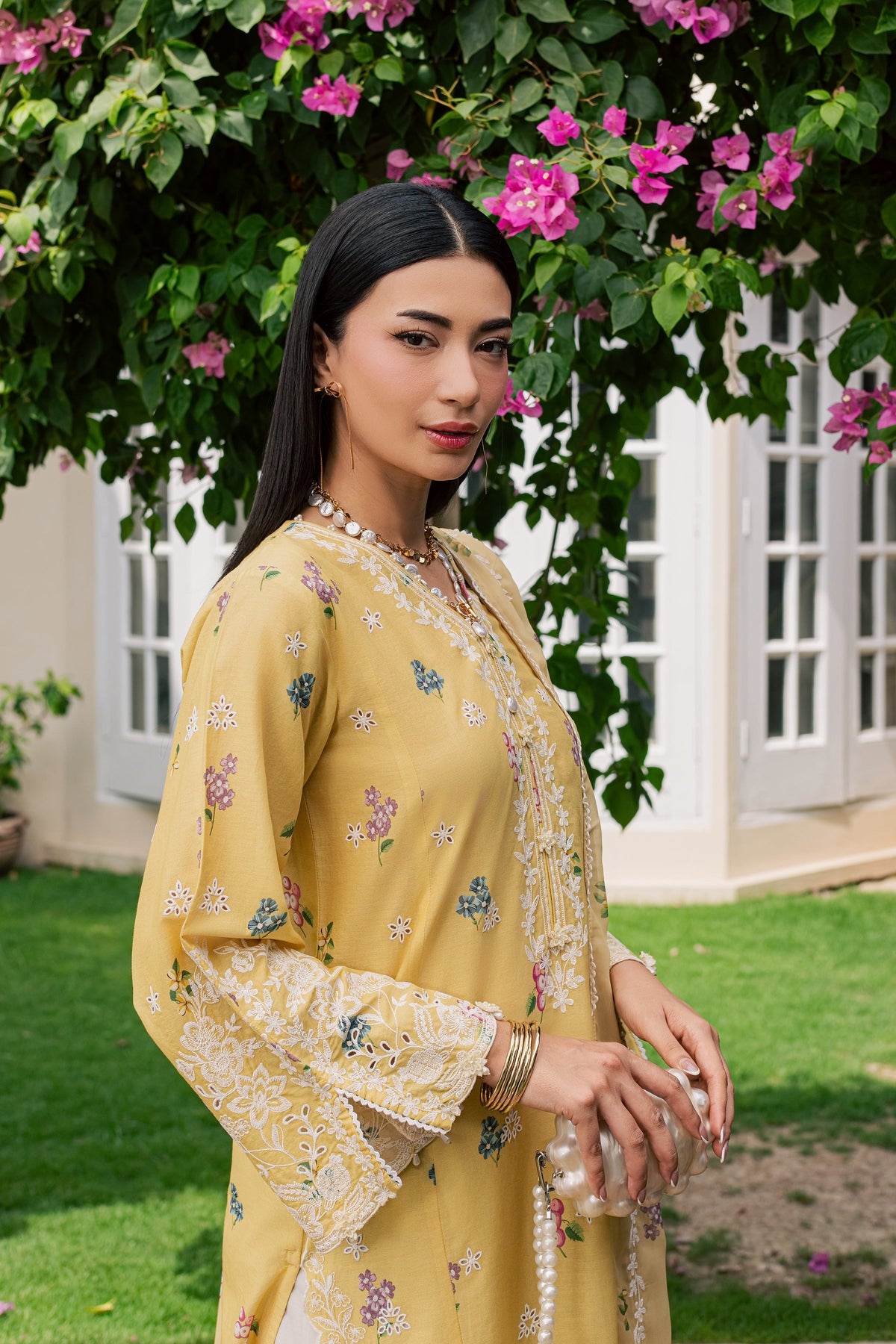 Vard 3Pc - Luxury Embroidered Lawn