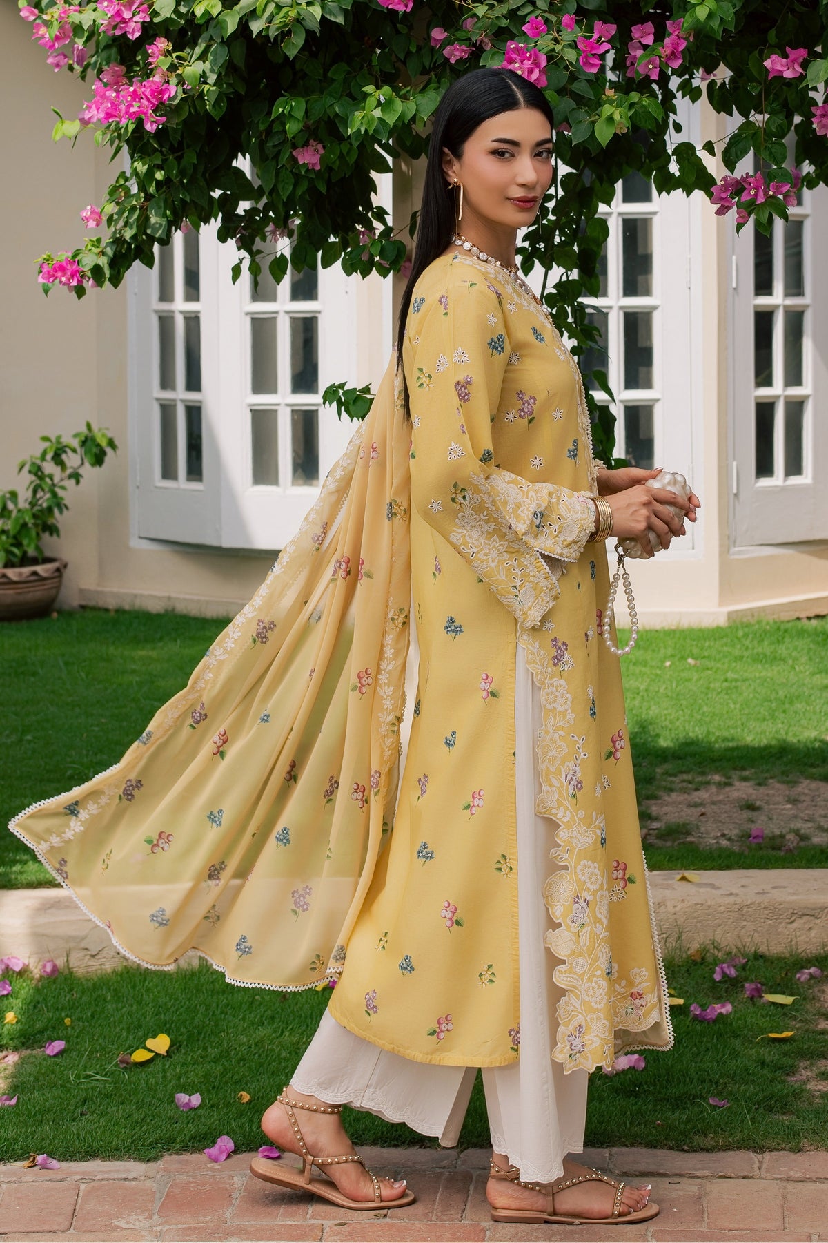 Vard 3Pc - Luxury Embroidered Lawn