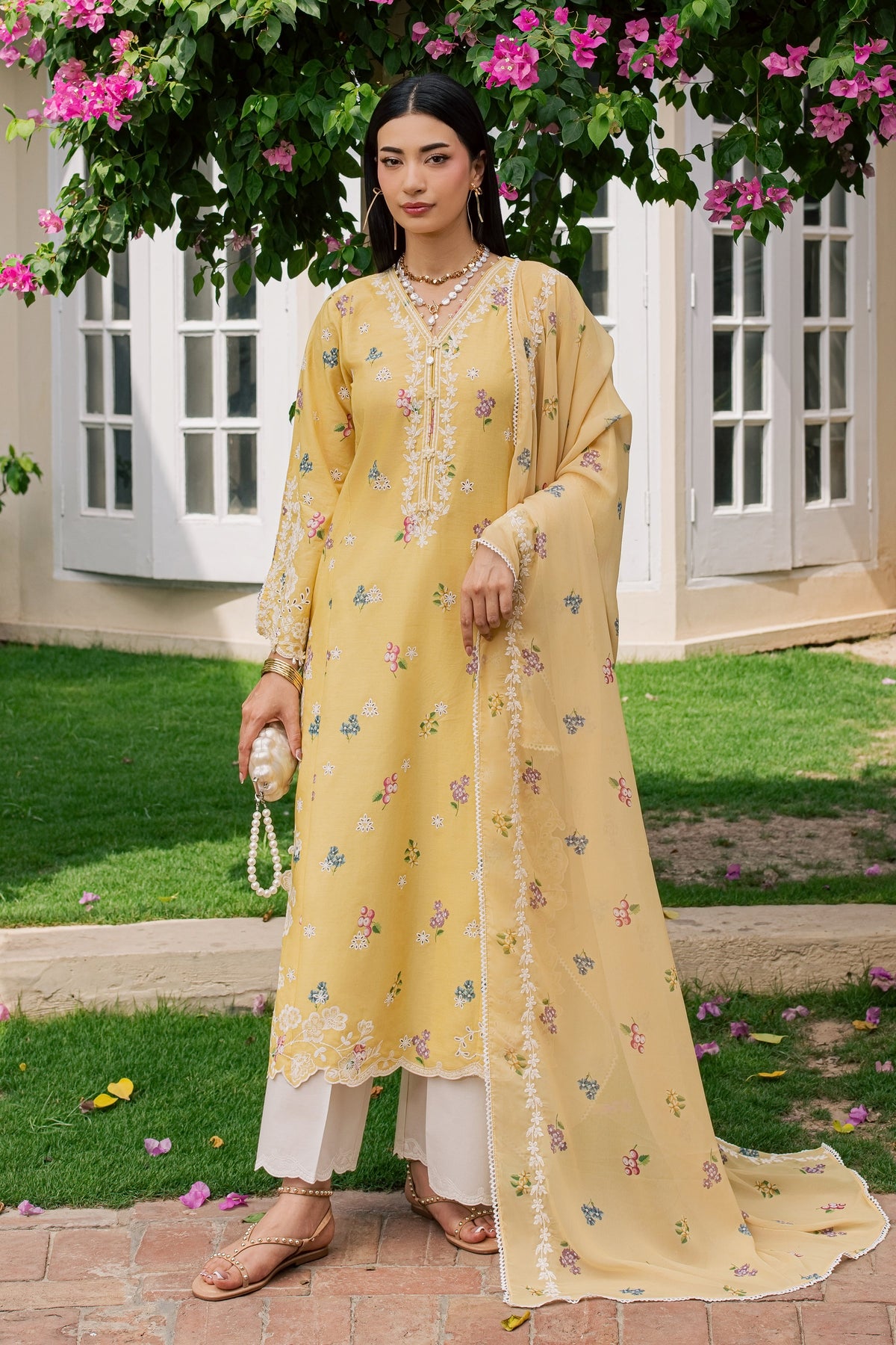 Vard 3Pc - Luxury Embroidered Lawn