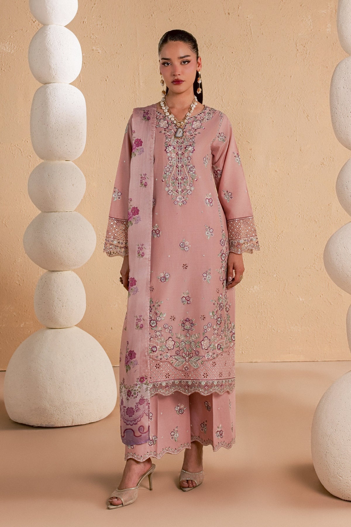 Velora 3Pc - Luxury Embroidered Lawn