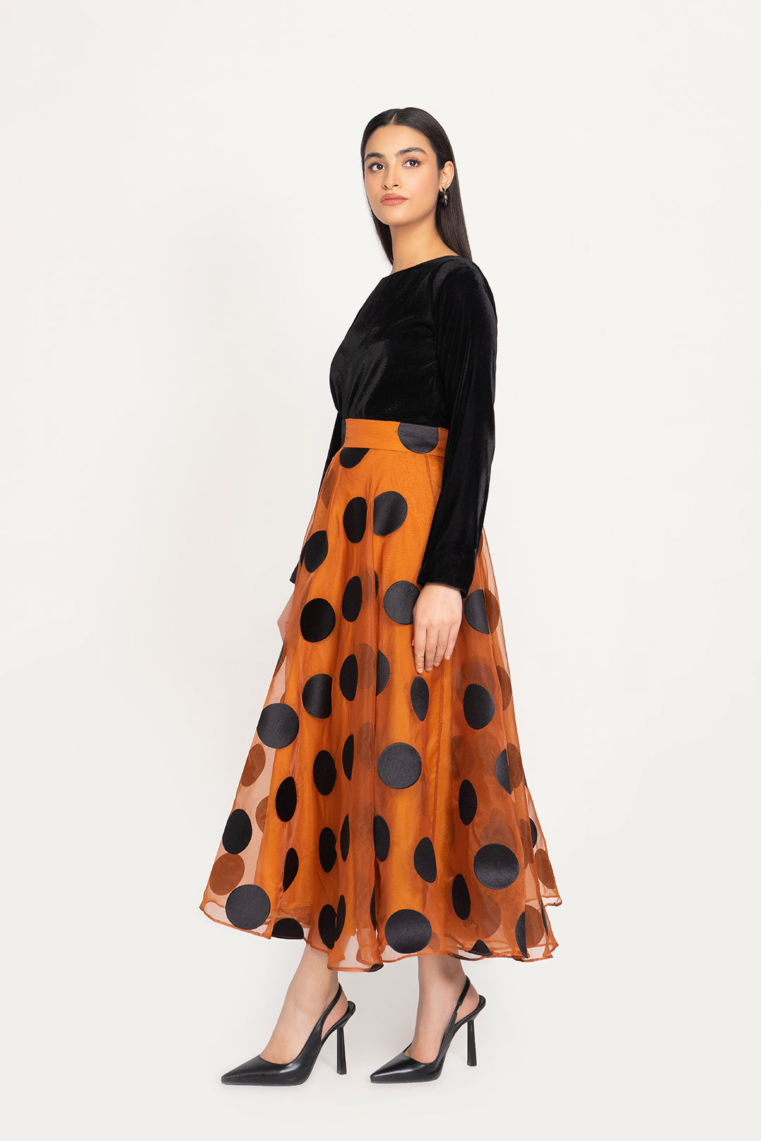 https://cdn.shopify.com/s/files/1/0611/8585/1568/products/W.FW22.103.T-2.jpg?v=1736337323