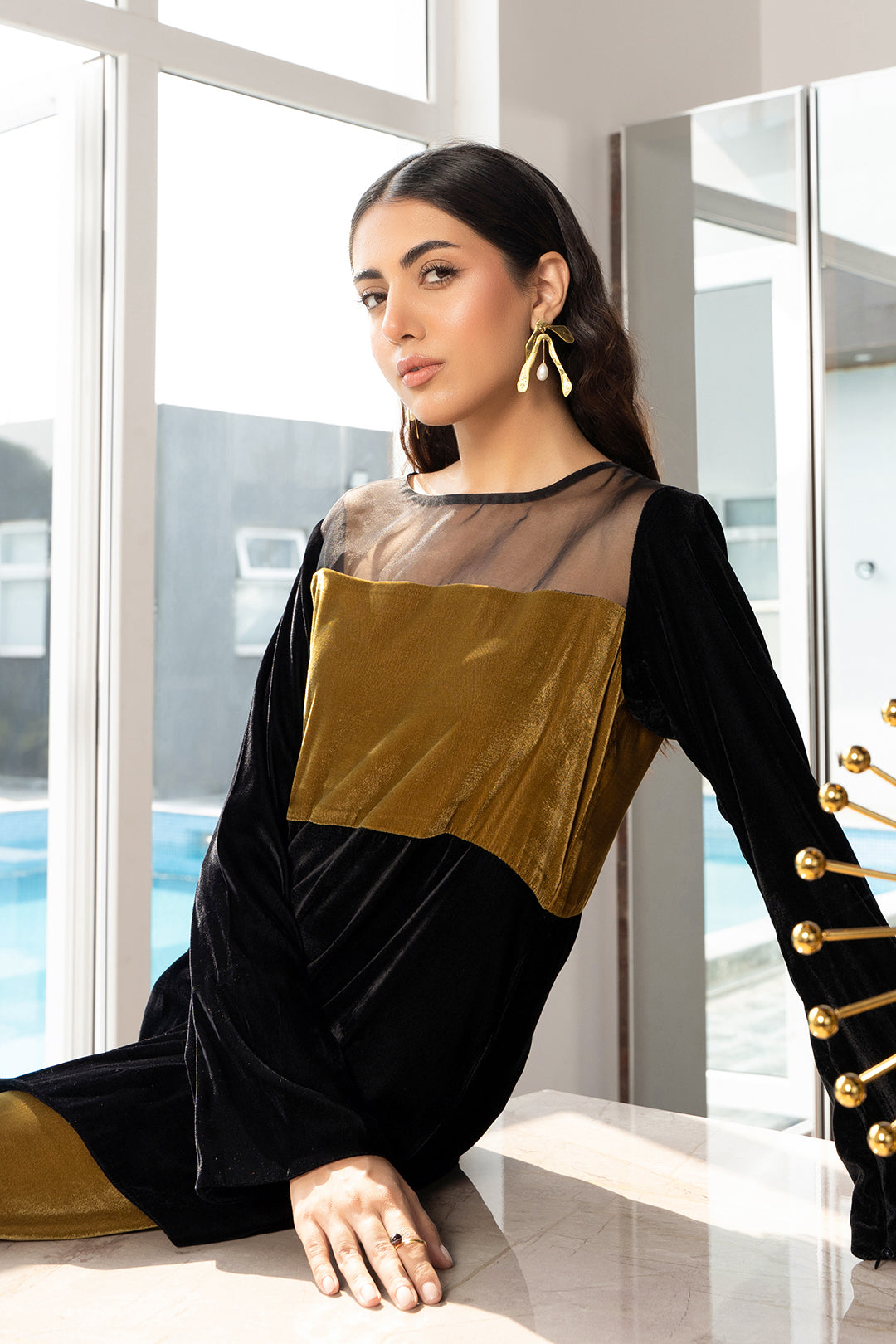https://cdn.shopify.com/s/files/1/0611/8585/1568/products/W.FW22.107.T-2.jpg?v=1736337307