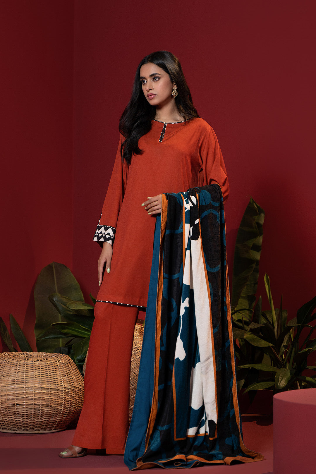 https://cdn.shopify.com/s/files/1/0611/8585/1568/products/W.FW22.157.T-3.jpg?v=1736337348