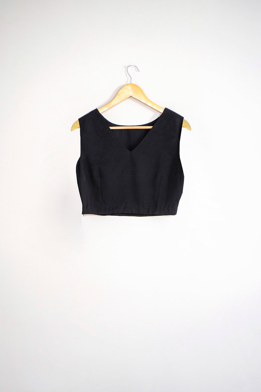 https://cdn.shopify.com/s/files/1/0611/8585/1568/files/W.FW23.169.T-2.jpg?v=1736335745
