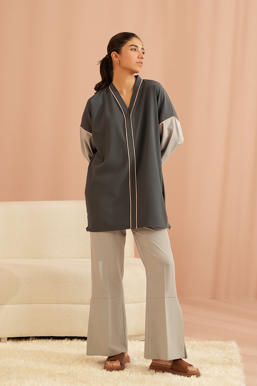 https://cdn.shopify.com/s/files/1/0611/8585/1568/files/W.FW23.252.T-3.jpg?v=1736335468