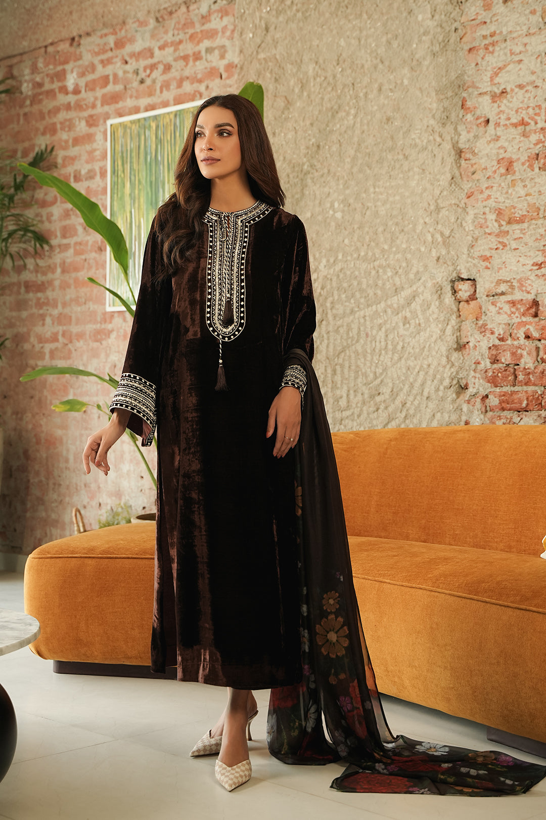 https://cdn.shopify.com/s/files/1/0611/8585/1568/files/W.FW23.266.T-1.jpg?v=1736335672
