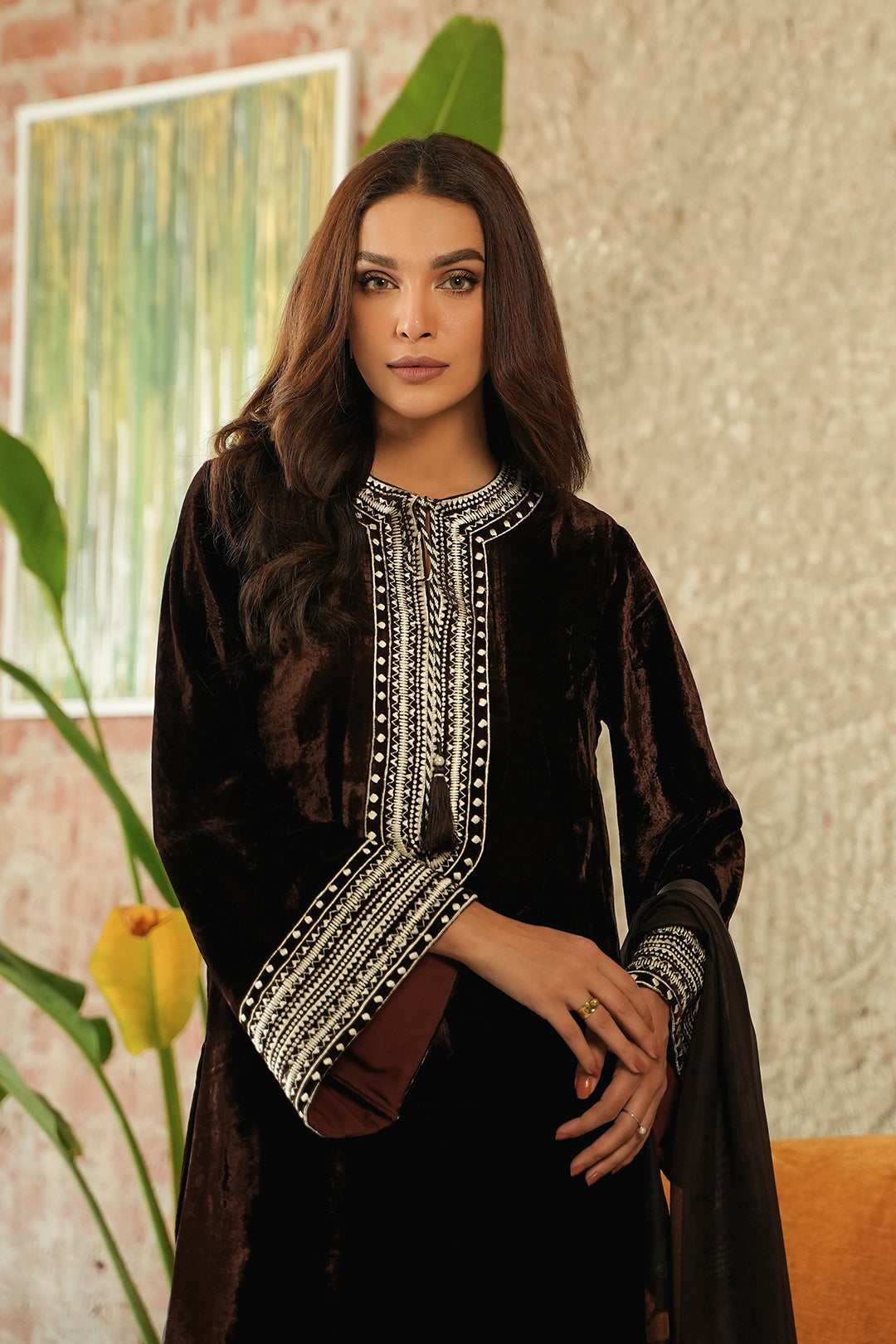 https://cdn.shopify.com/s/files/1/0611/8585/1568/files/W.FW23.266.T-2.jpg?v=1736335672