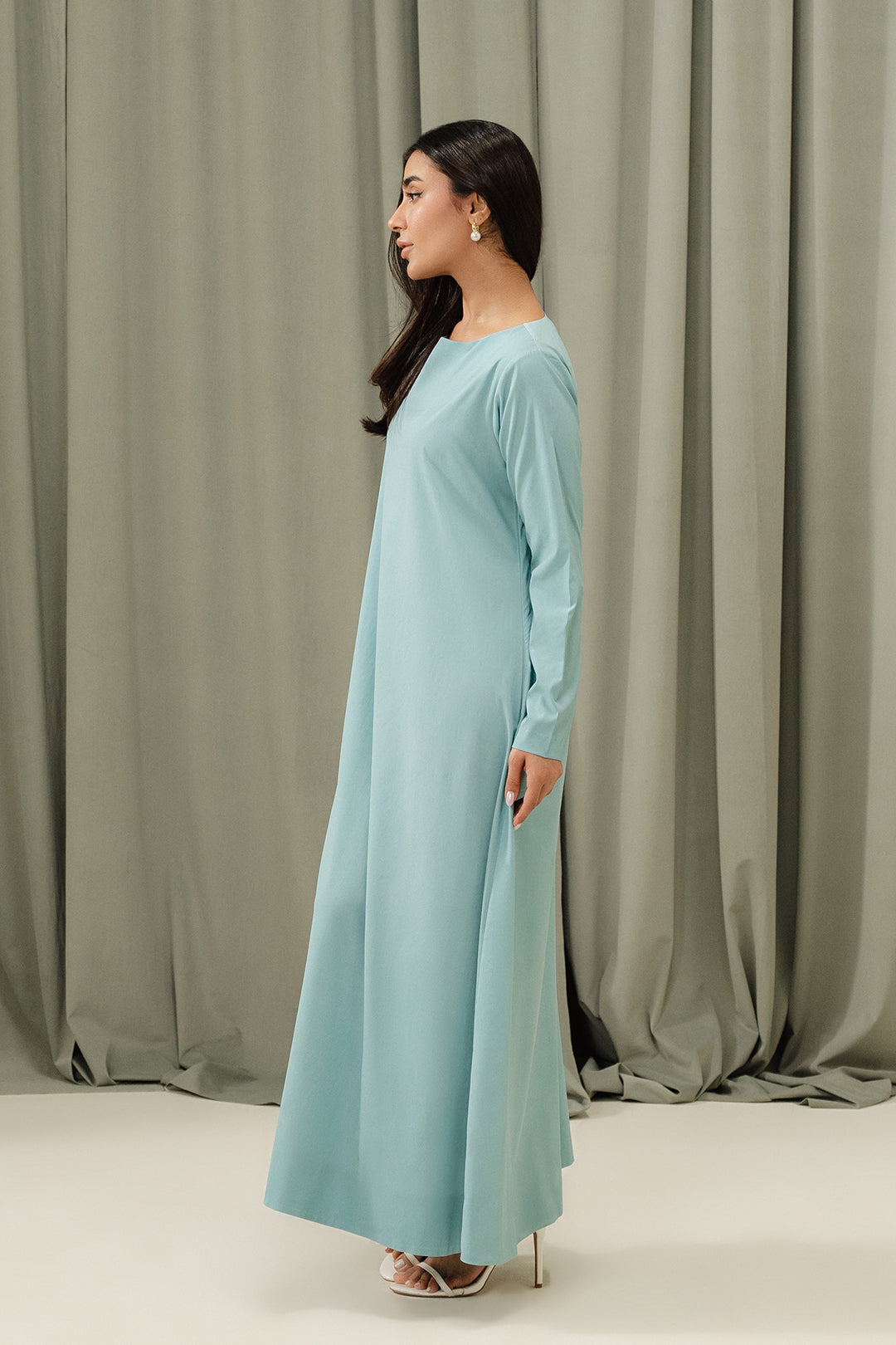 https://cdn.shopify.com/s/files/1/0611/8585/1568/files/W.FW24.212.T-2.jpg?v=1736334352