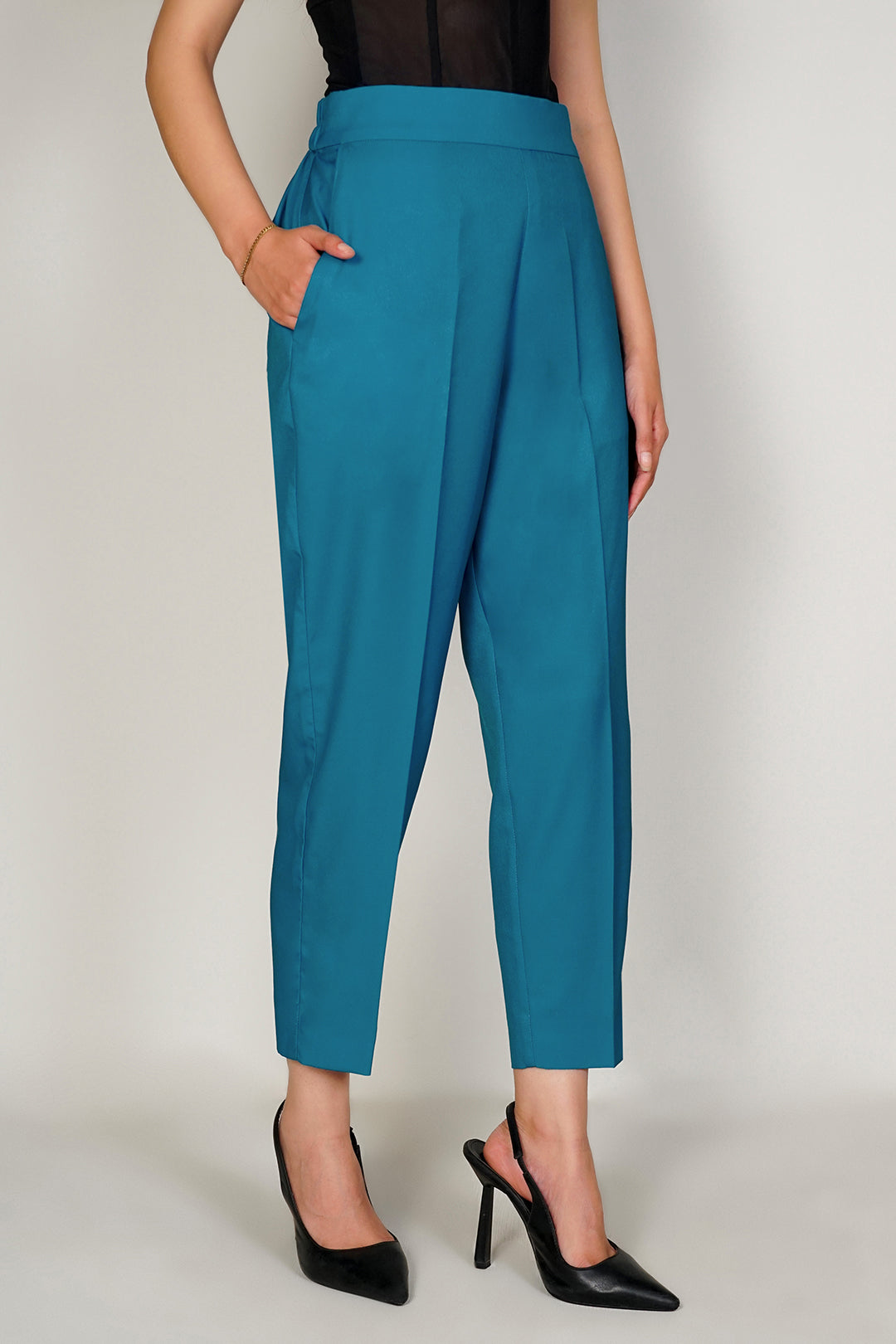 https://cdn.shopify.com/s/files/1/0611/8585/1568/files/W.FW24.250.P-2.jpg?v=1736334322