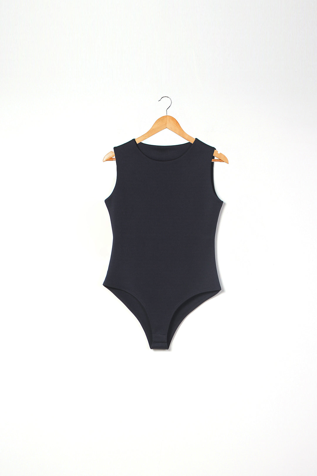 https://cdn.shopify.com/s/files/1/0611/8585/1568/files/W.FW24.278.T-1.jpg?v=1736334302