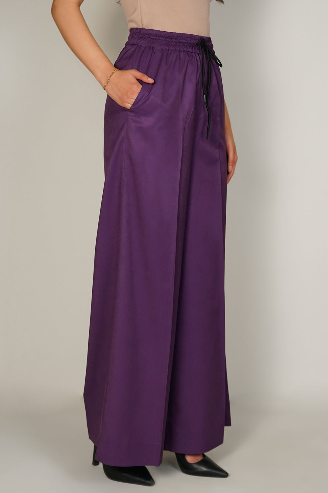 https://cdn.shopify.com/s/files/1/0611/8585/1568/files/W.FW24.299.P-2.jpg?v=1736334304