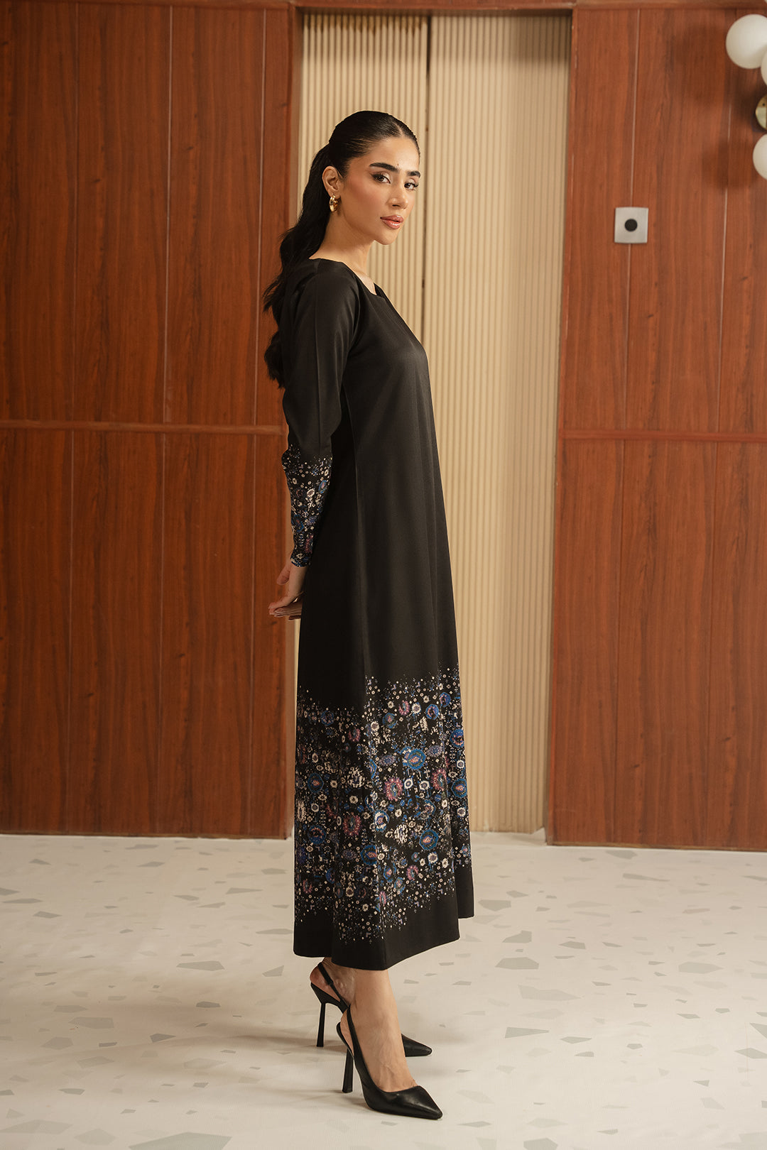 https://cdn.shopify.com/s/files/1/0611/8585/1568/files/W.FW24.307.T-3.jpg?v=1736334238