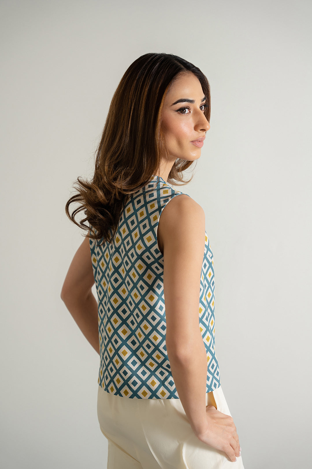 https://cdn.shopify.com/s/files/1/0611/8585/1568/files/W.FW25.004.T-4.jpg?v=1736334198