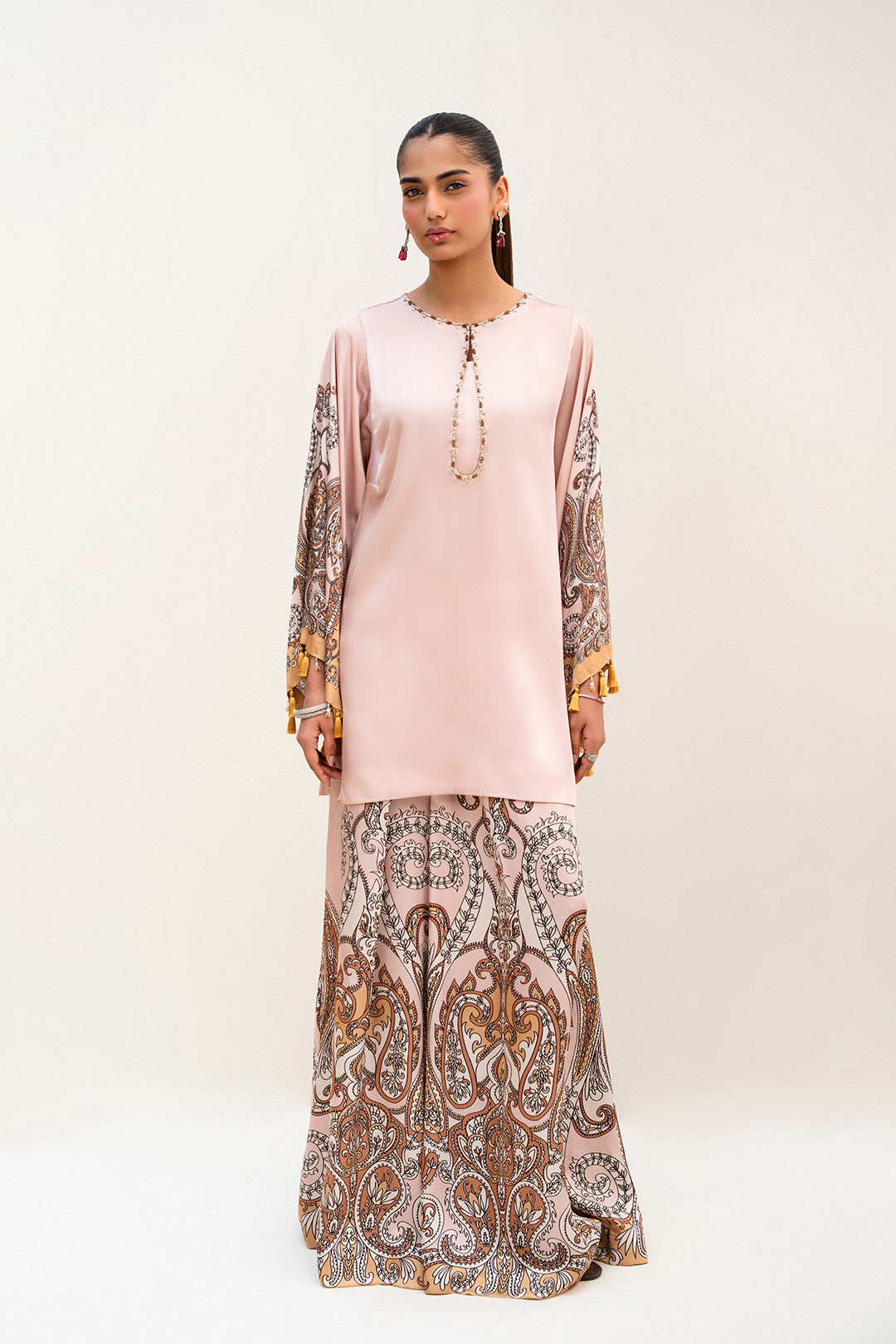 https://cdn.shopify.com/s/files/1/0611/8585/1568/files/W.FW25.064.T-1.jpg?v=1760680032