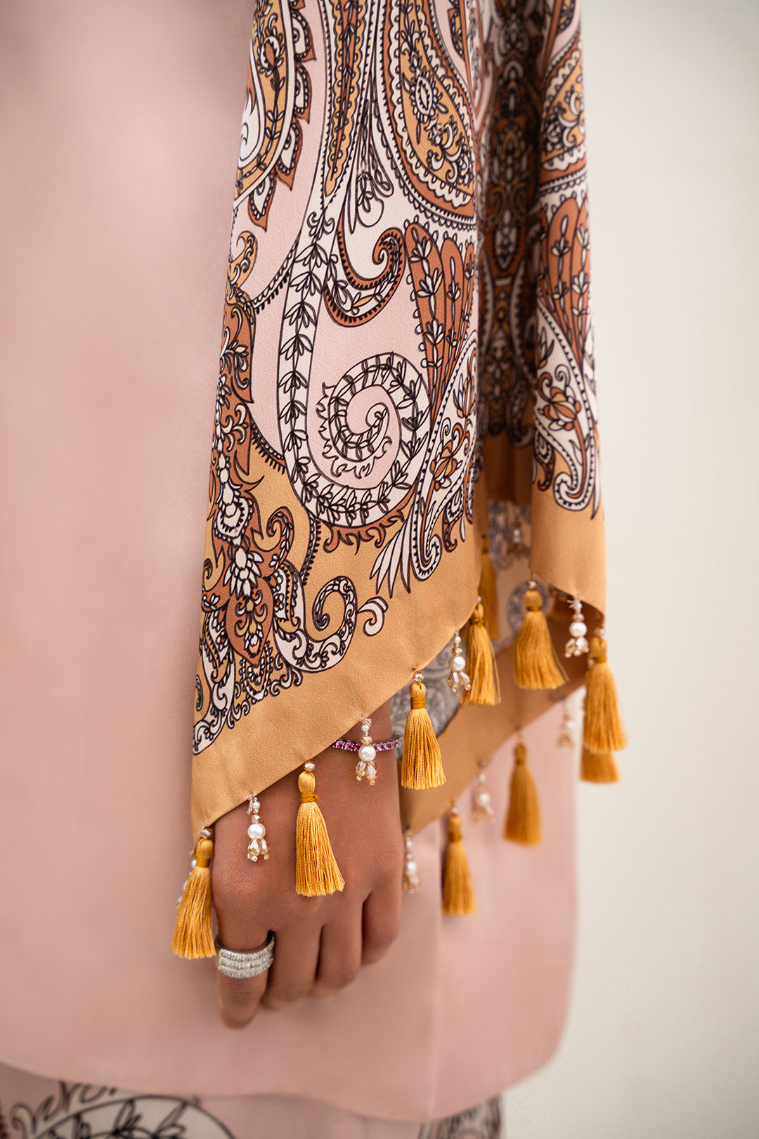 https://cdn.shopify.com/s/files/1/0611/8585/1568/files/W.FW25.064.T-2.jpg?v=1760680032