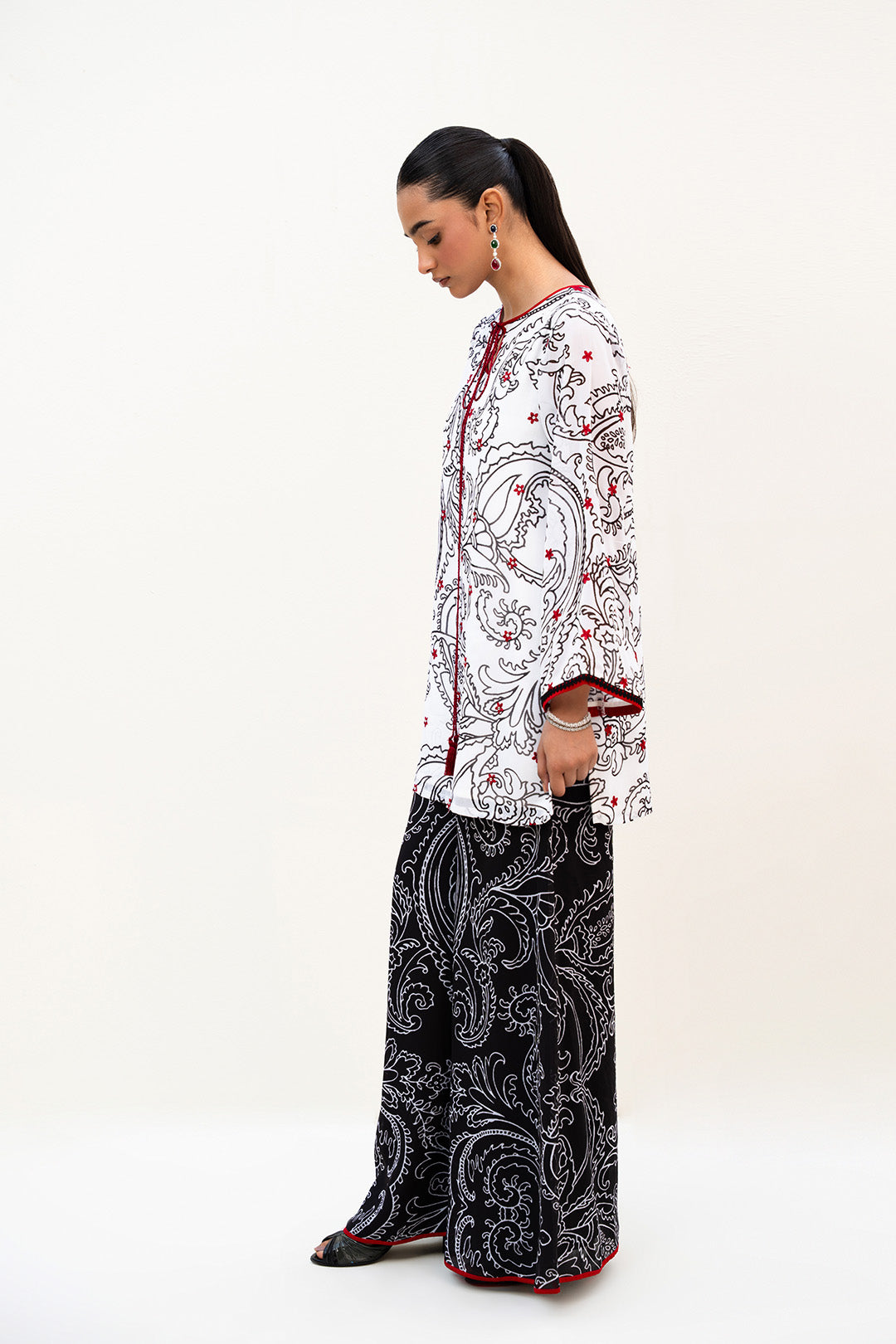 https://cdn.shopify.com/s/files/1/0611/8585/1568/files/W.FW25.066.T-3.jpg?v=1760680043