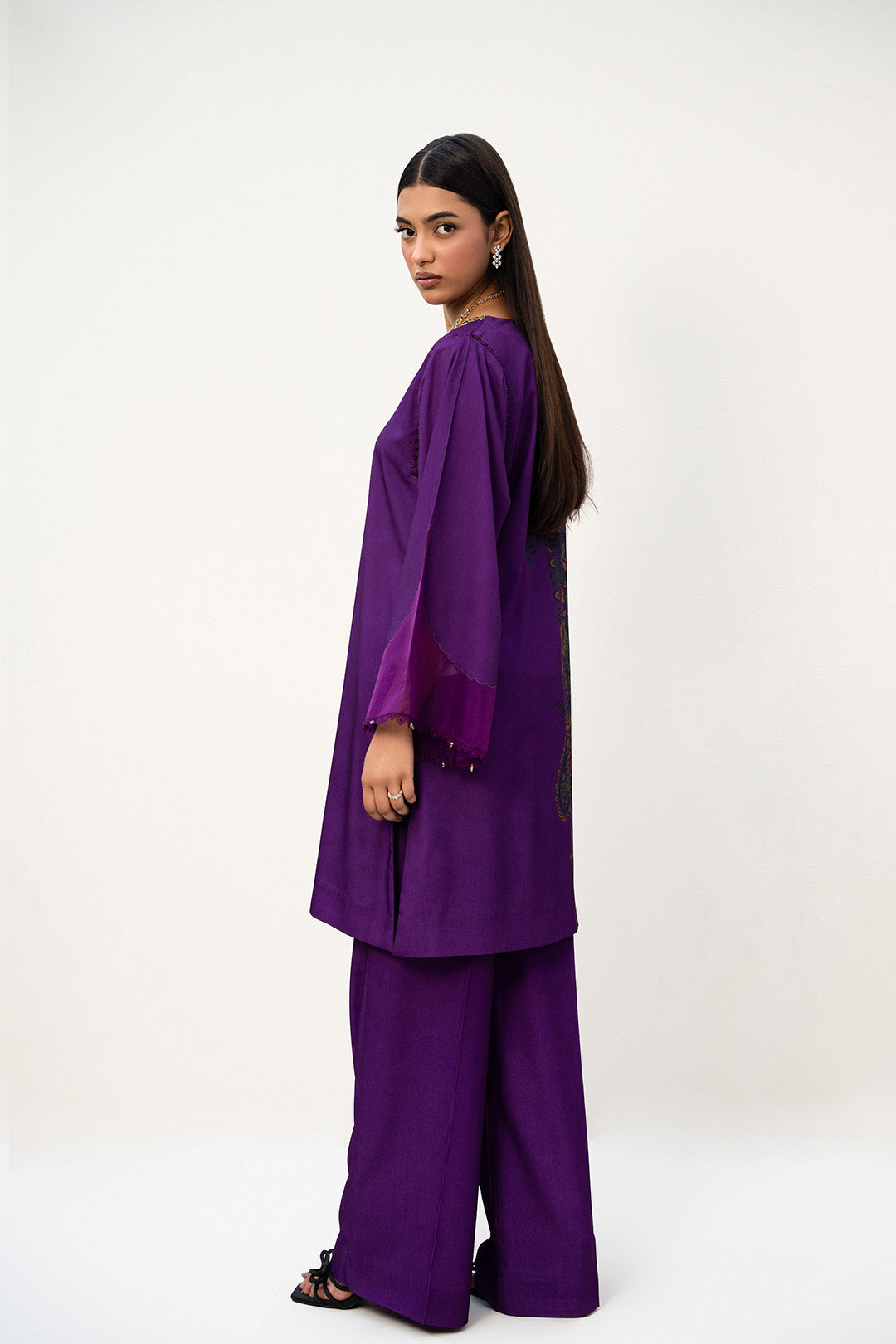 https://cdn.shopify.com/s/files/1/0611/8585/1568/files/W.FW25.067.T-4.jpg?v=1760680052