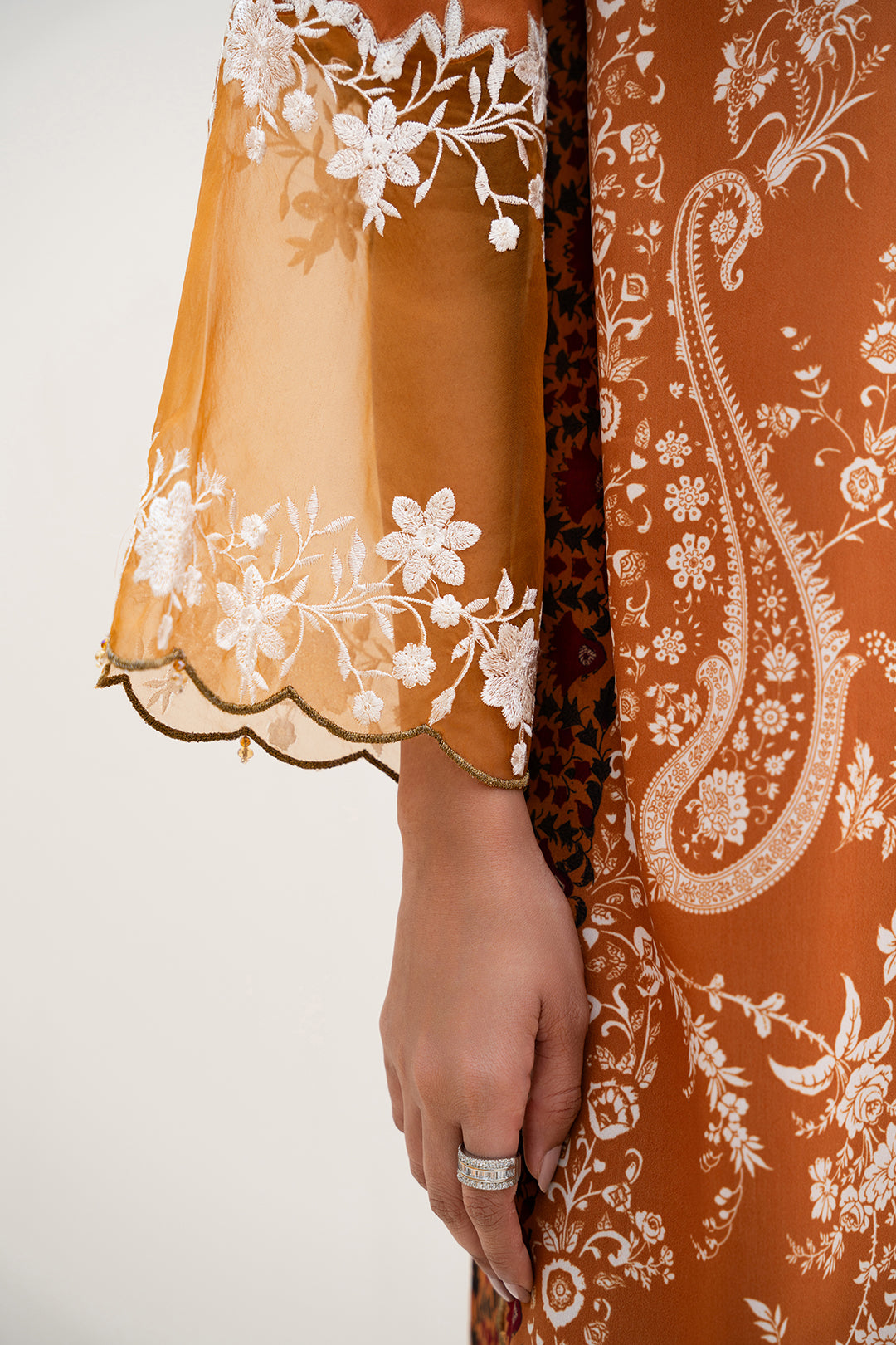 https://cdn.shopify.com/s/files/1/0611/8585/1568/files/W.FW25.071.T-2.jpg?v=1760680087