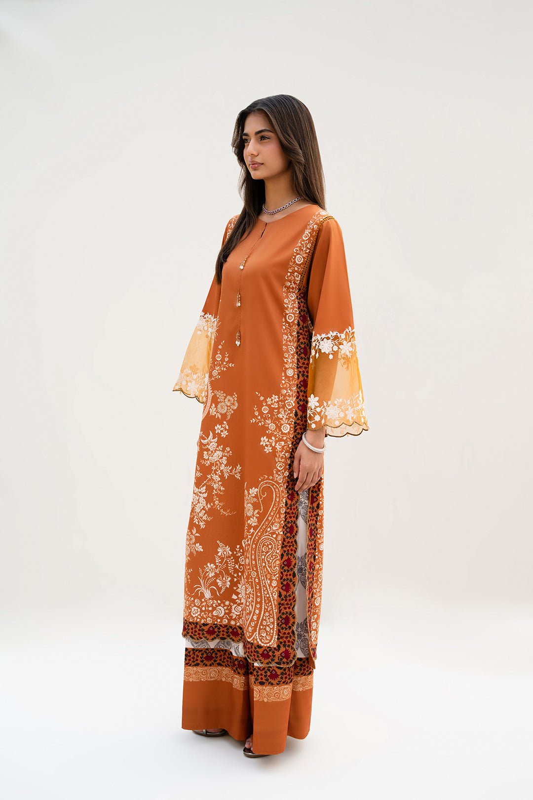 https://cdn.shopify.com/s/files/1/0611/8585/1568/files/W.FW25.071.T-3.jpg?v=1760680087
