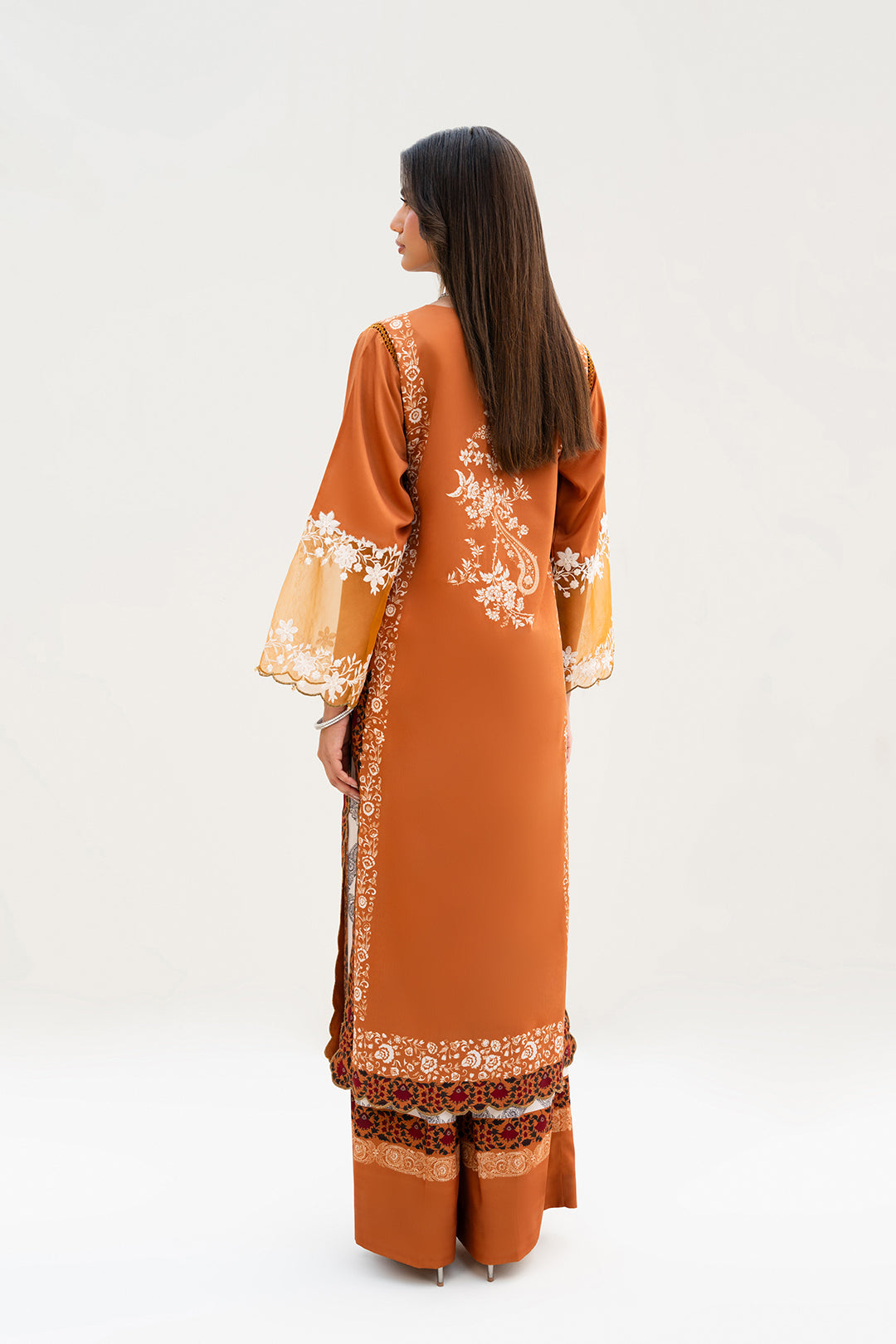 https://cdn.shopify.com/s/files/1/0611/8585/1568/files/W.FW25.071.T-4.jpg?v=1760680087